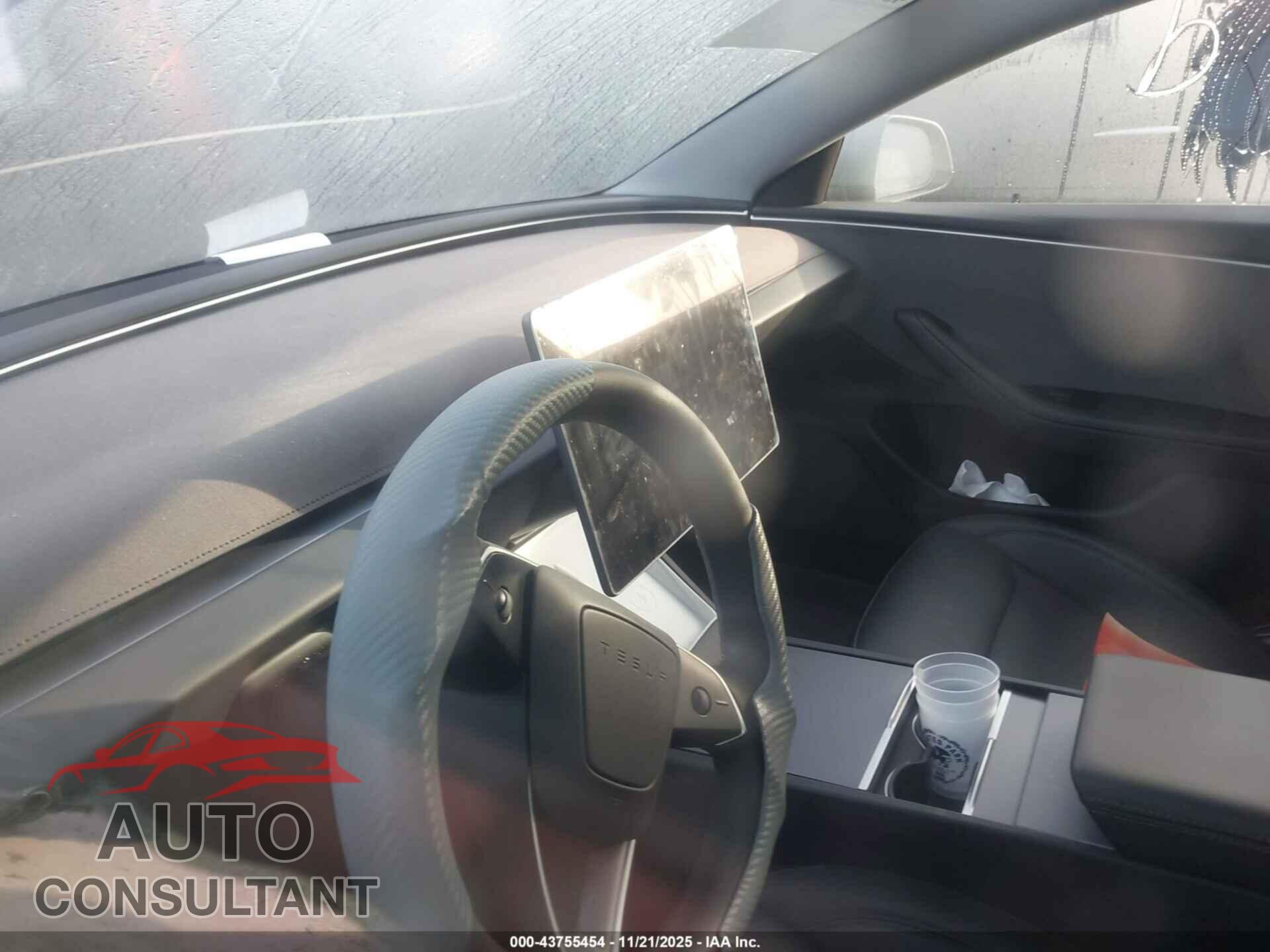 TESLA MODEL 3 2024 - 5YJ3E1EA9RF862475