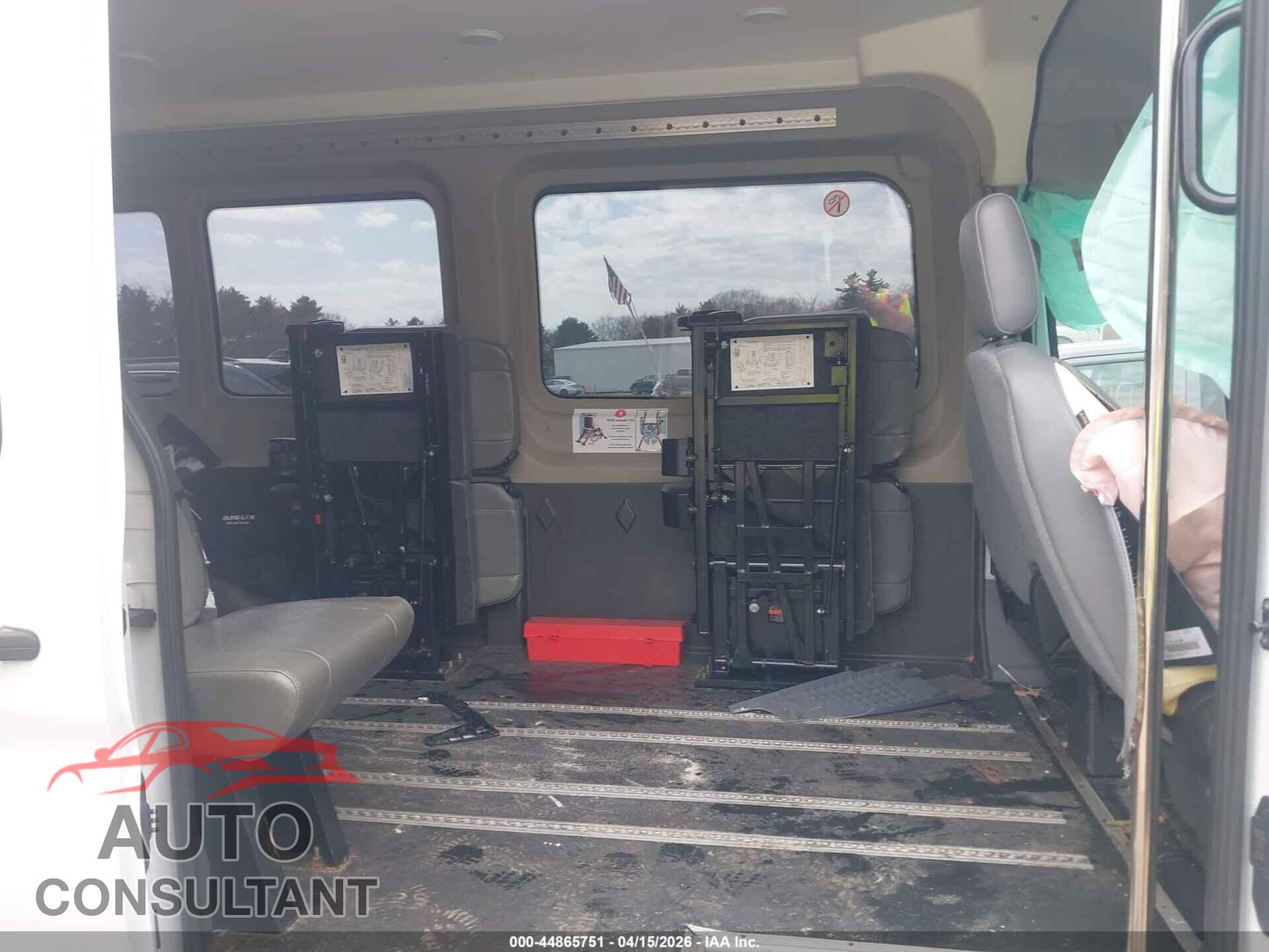 FORD TRANSIT-150 2018 - 1FTYE2CM2JKB43164