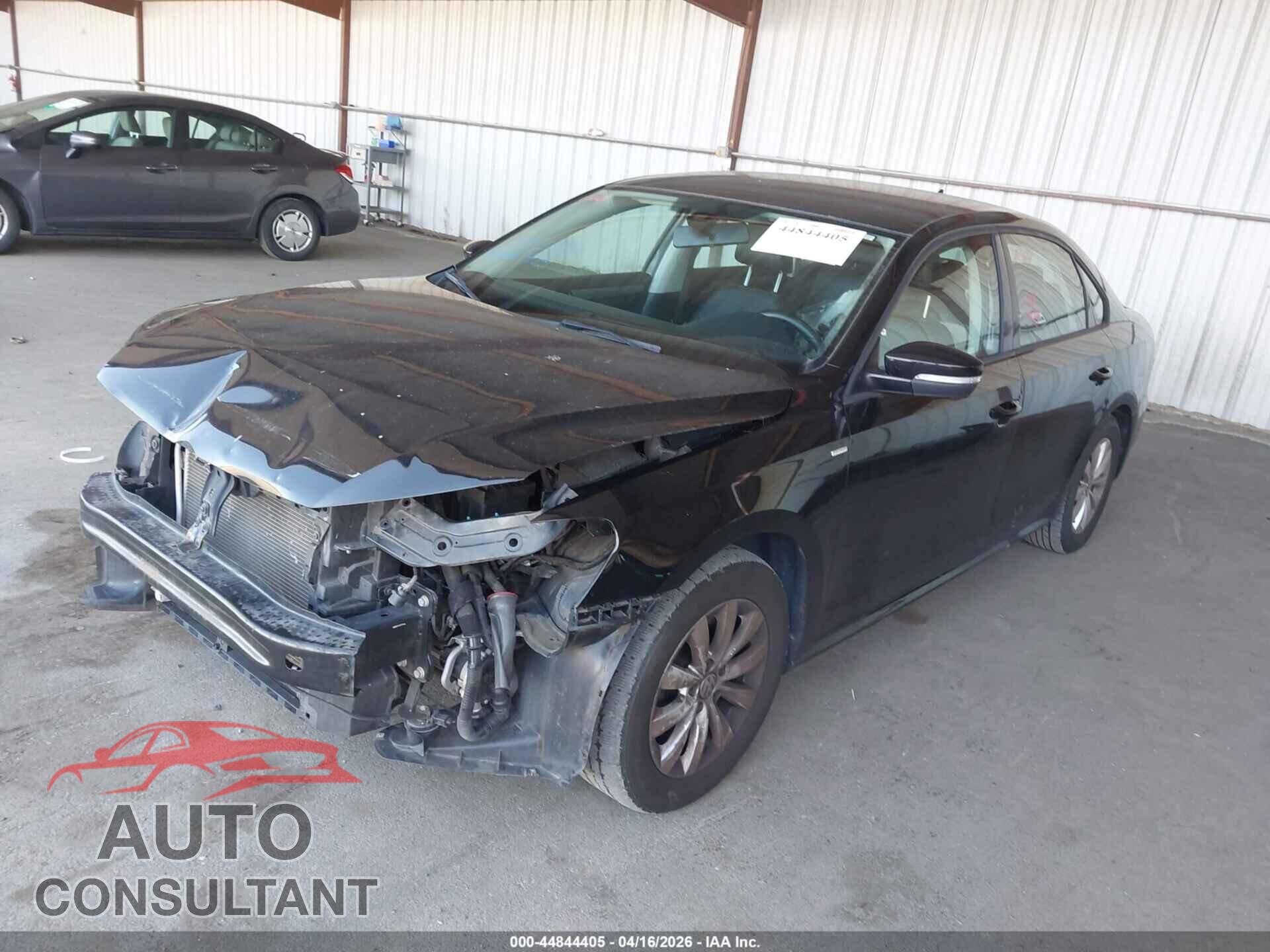 VOLKSWAGEN PASSAT 2015 - 1VWAT7A35FC008323