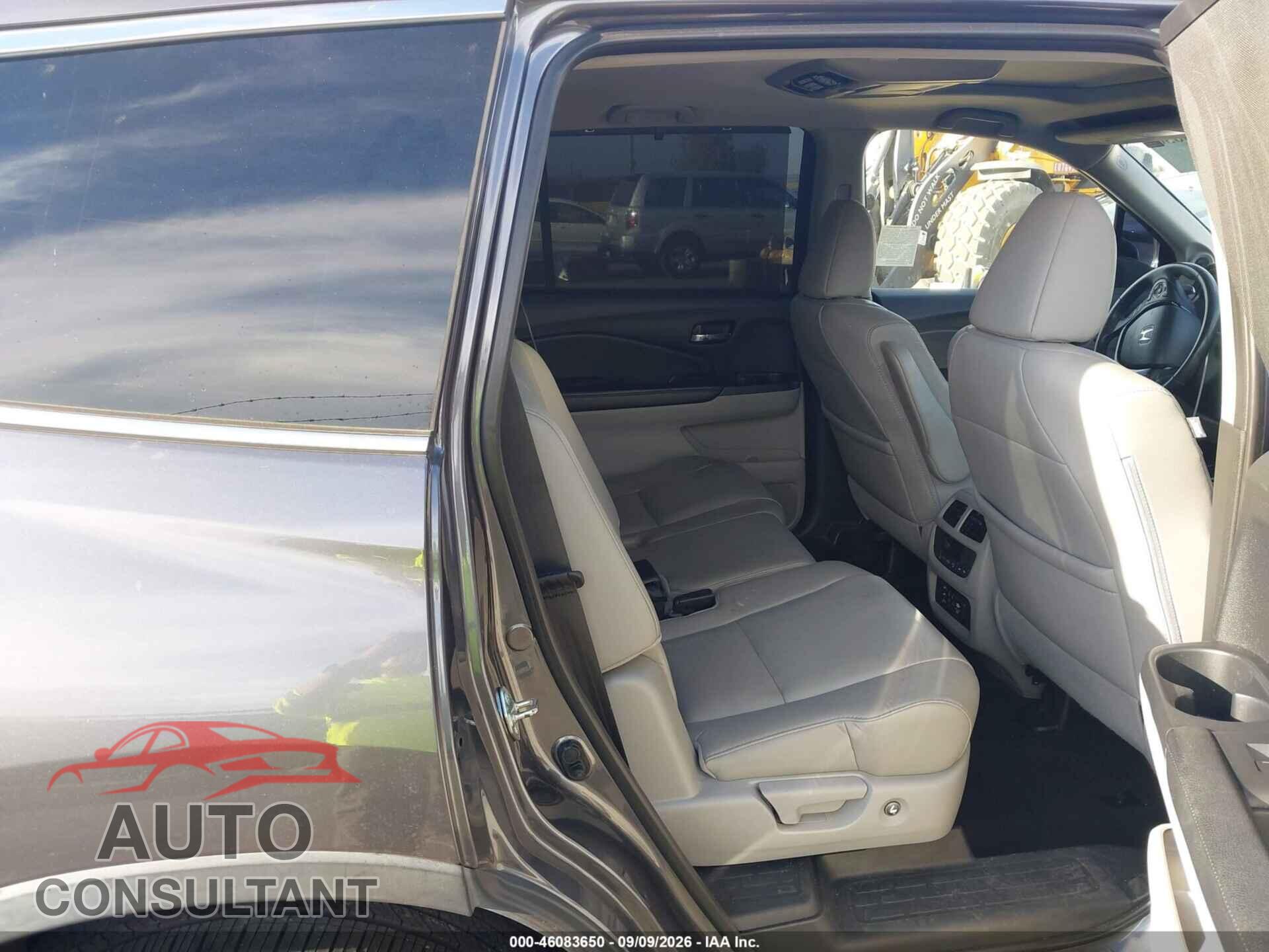 HONDA PILOT 2017 - 5FNYF5H94HB007645