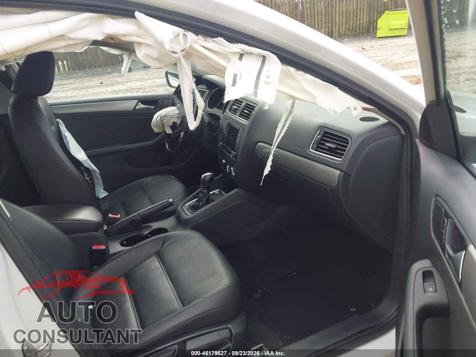 VOLKSWAGEN JETTA 2017 - 3VWDB7AJ8HM380478