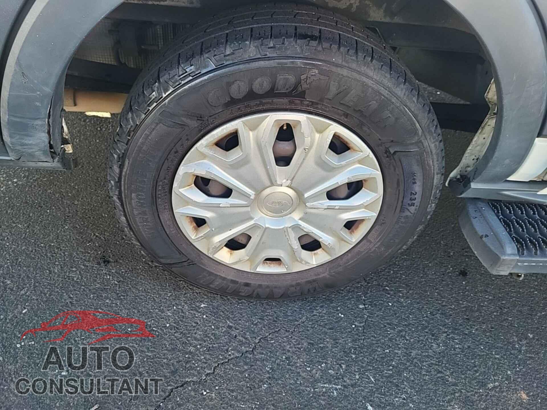 FORD TRANSIT 2017 - 1FTYE1YM4HKB28131