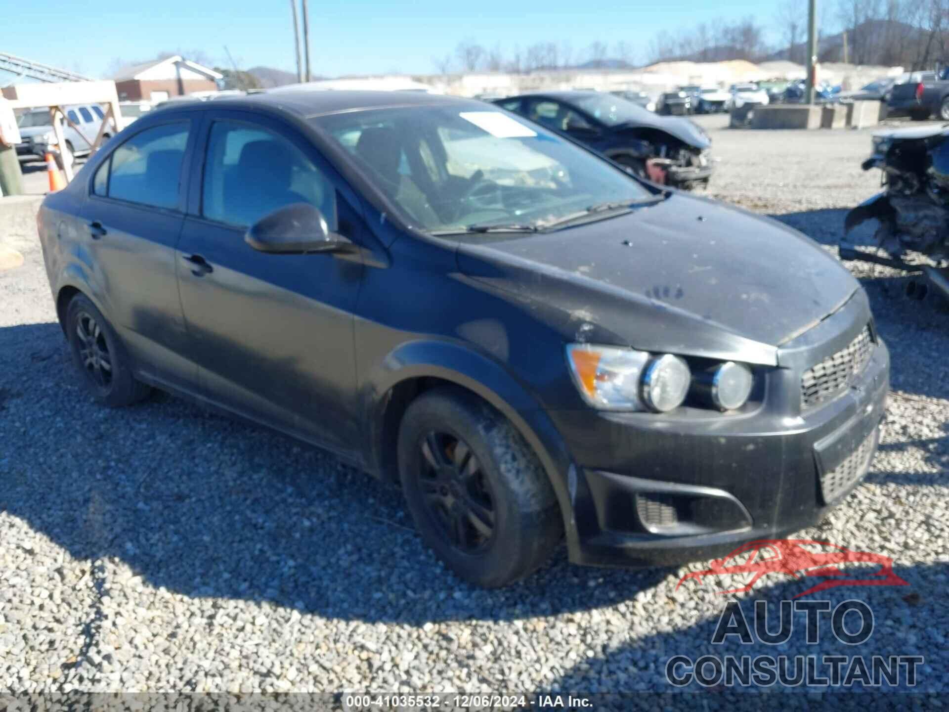 CHEVROLET SONIC 2015 - 1G1JC5SH1F4213870