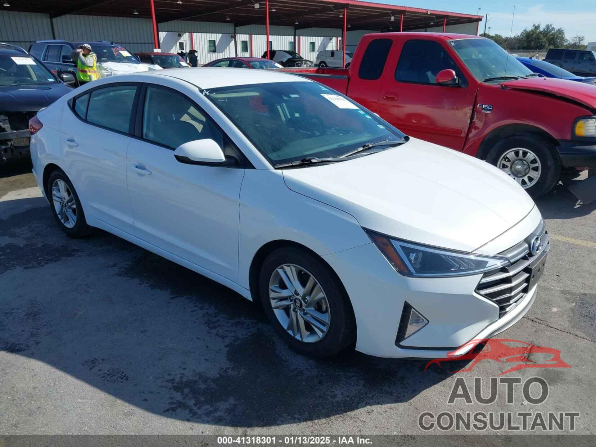 HYUNDAI ELANTRA 2019 - 5NPD84LF1KH471923