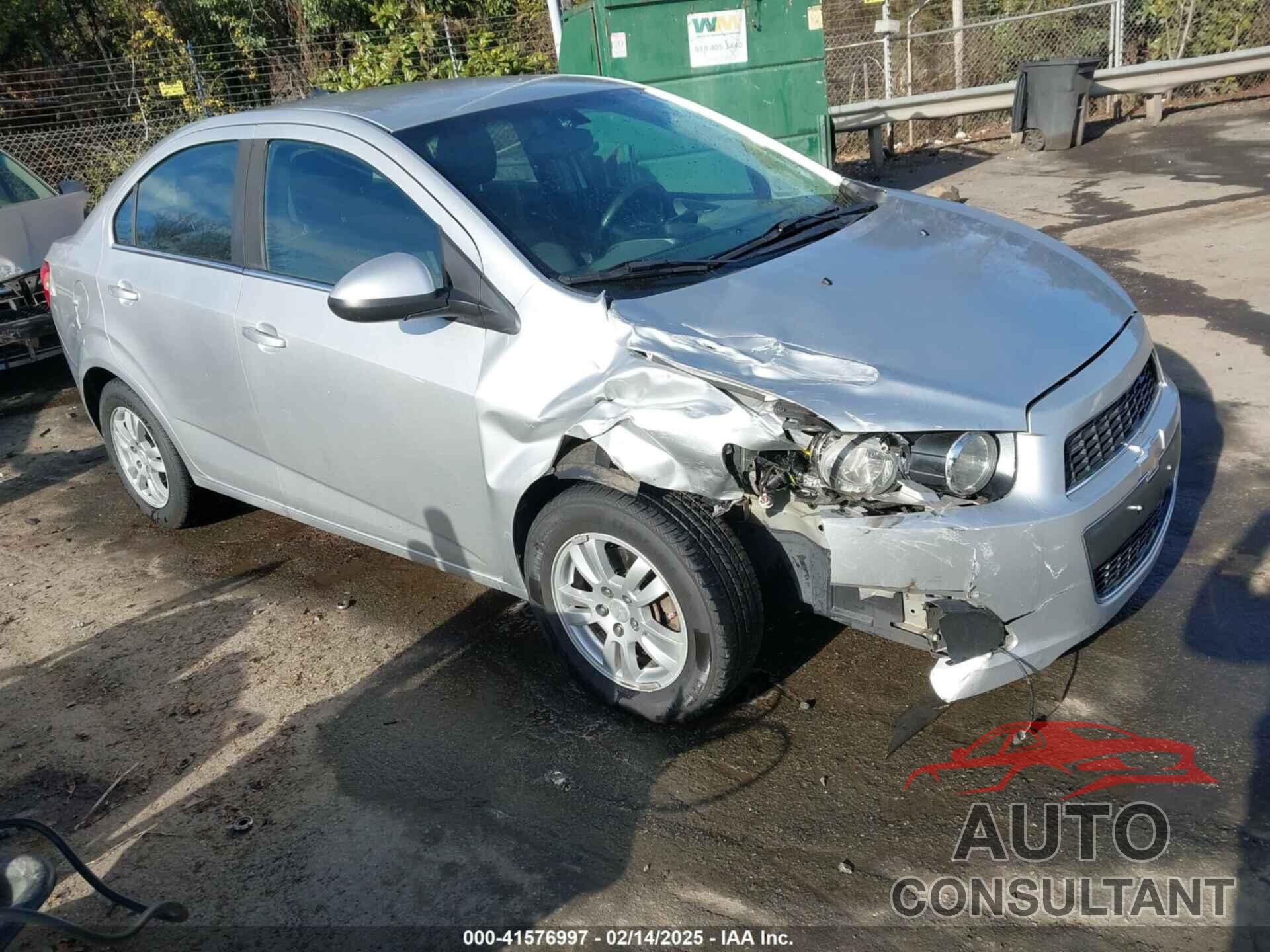 CHEVROLET SONIC 2014 - 1G1JC5SH2E4200074