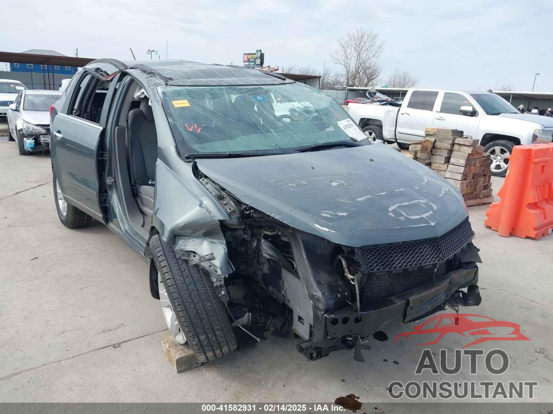 CHEVROLET TRAVERSE 2011 - 1GNKRGED7BJ173652