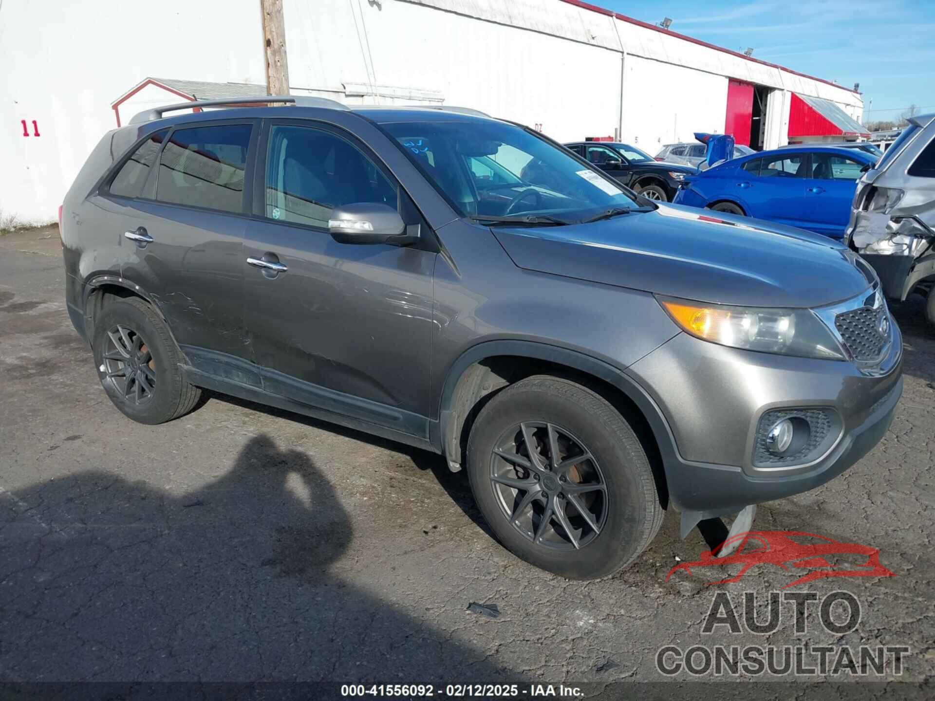 KIA SORENTO 2011 - 5XYKT3A15BG180713