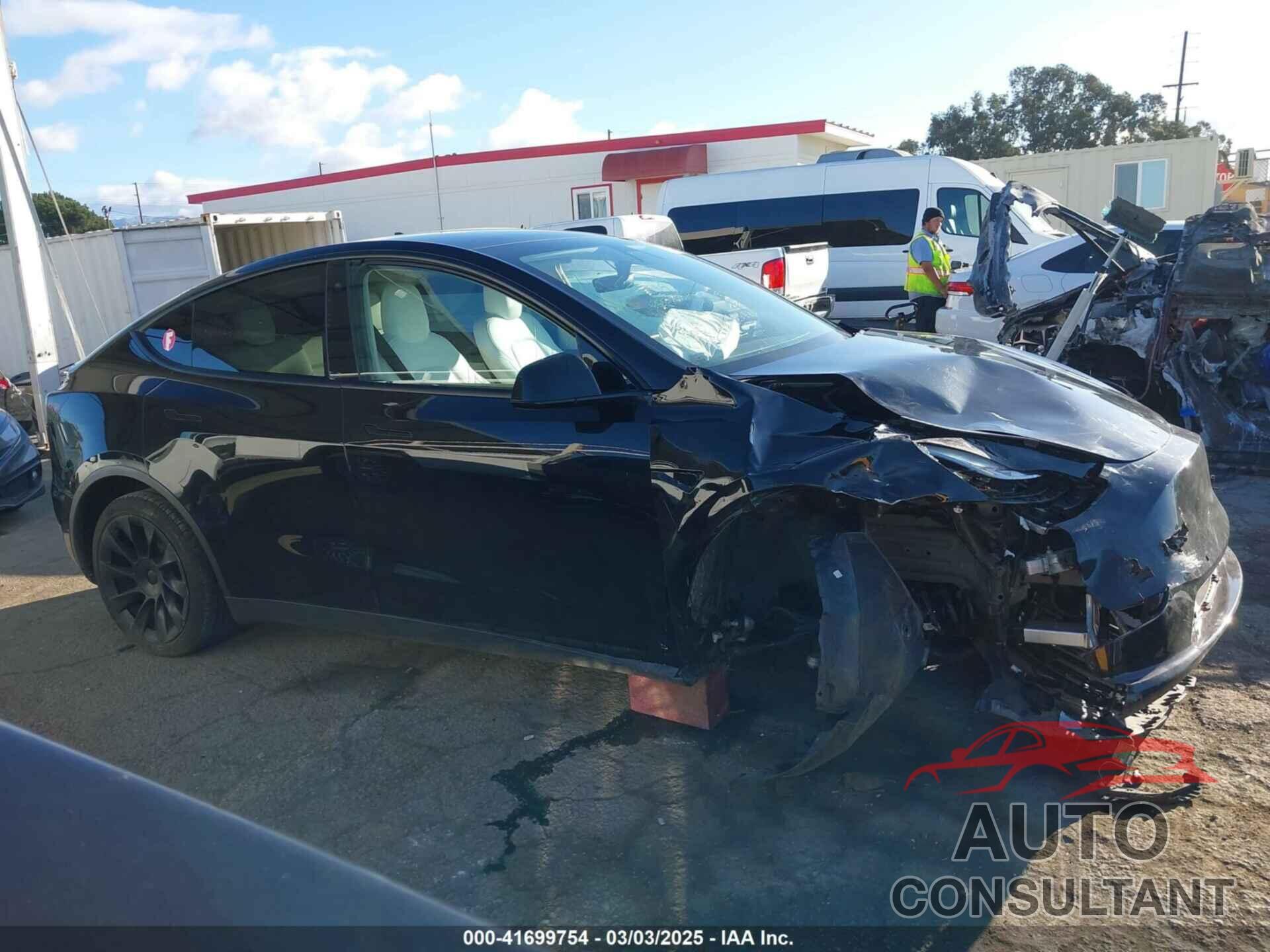 TESLA MODEL Y 2021 - 5YJYGAEE5MF158253
