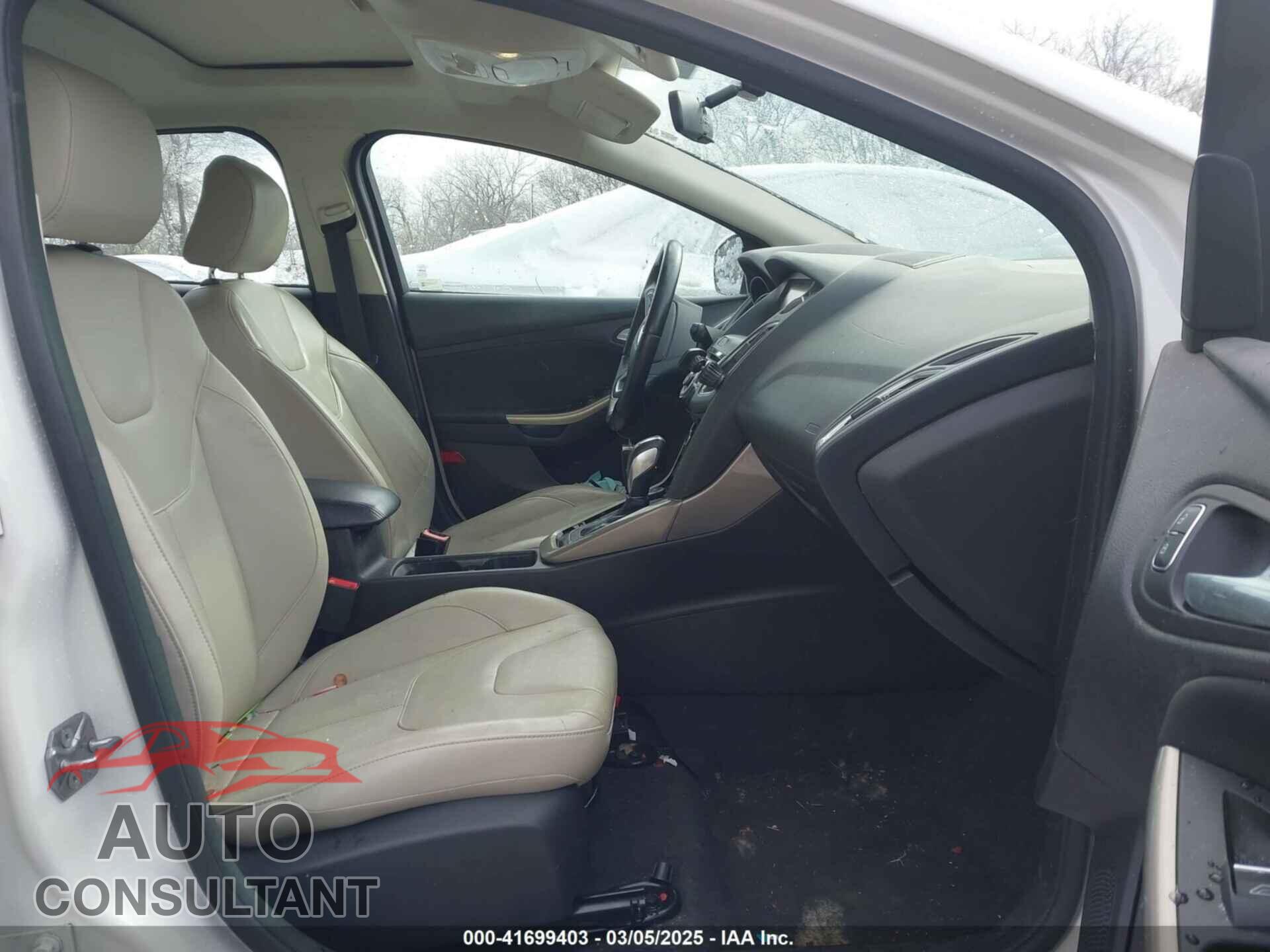 FORD FOCUS 2015 - 1FADP3N26FL232639