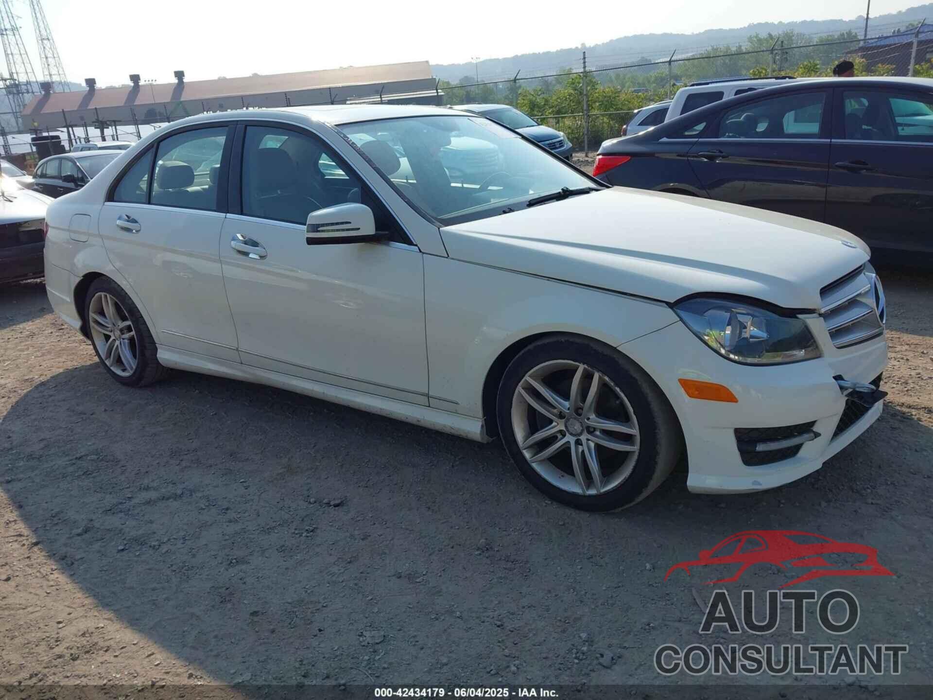 MERCEDES-BENZ C 300 2012 - WDDGF8BB9CR192101