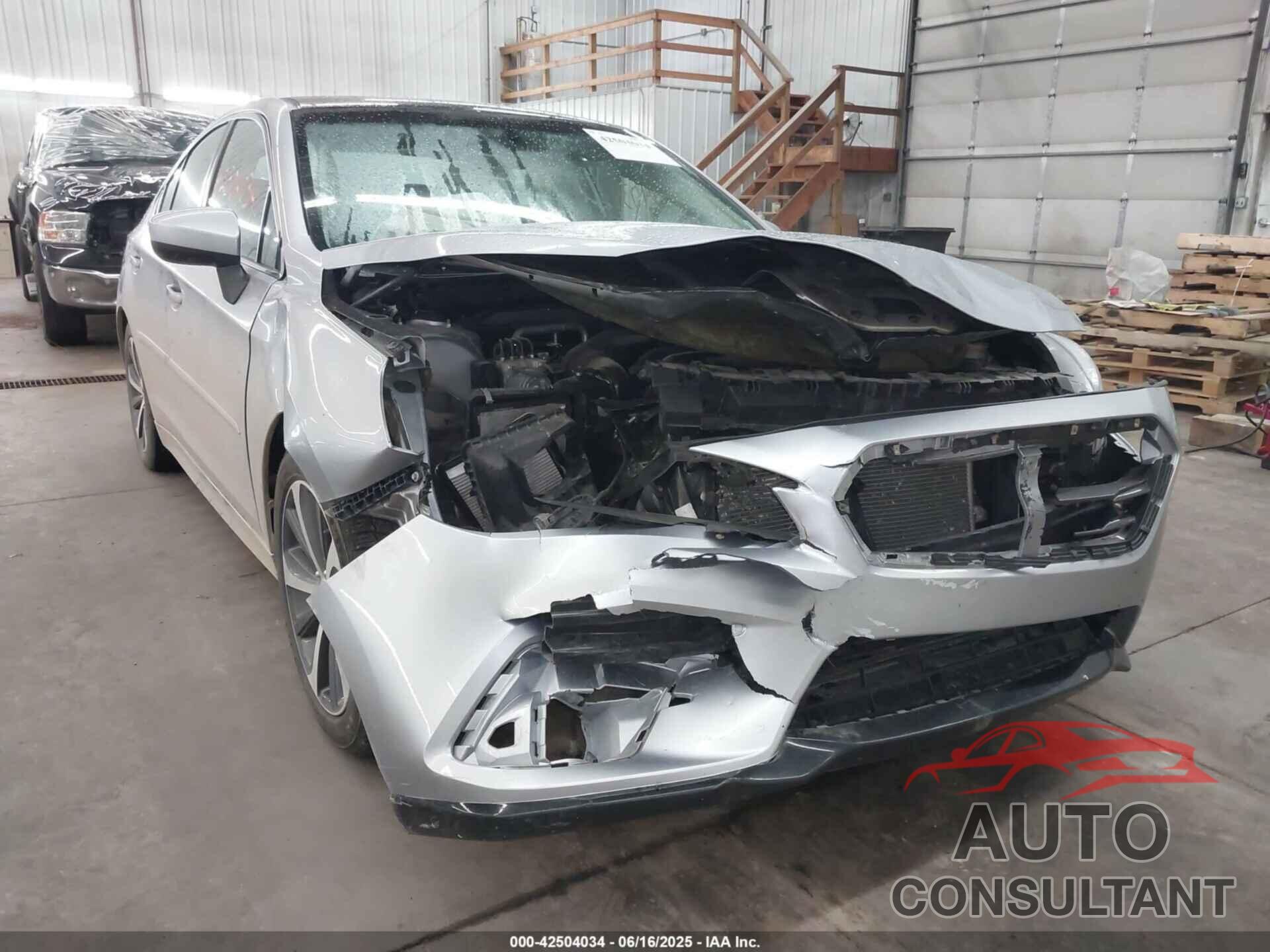 SUBARU LEGACY 2019 - 4S3BNAF60K3004286