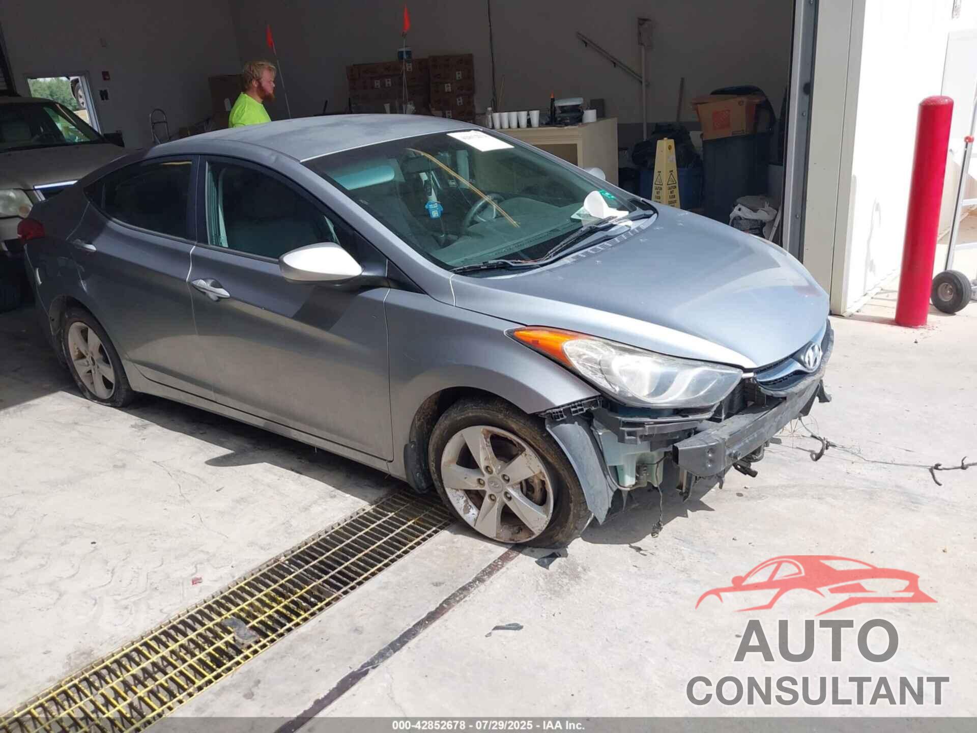 HYUNDAI ELANTRA 2013 - KMHDH4AE6DU660811