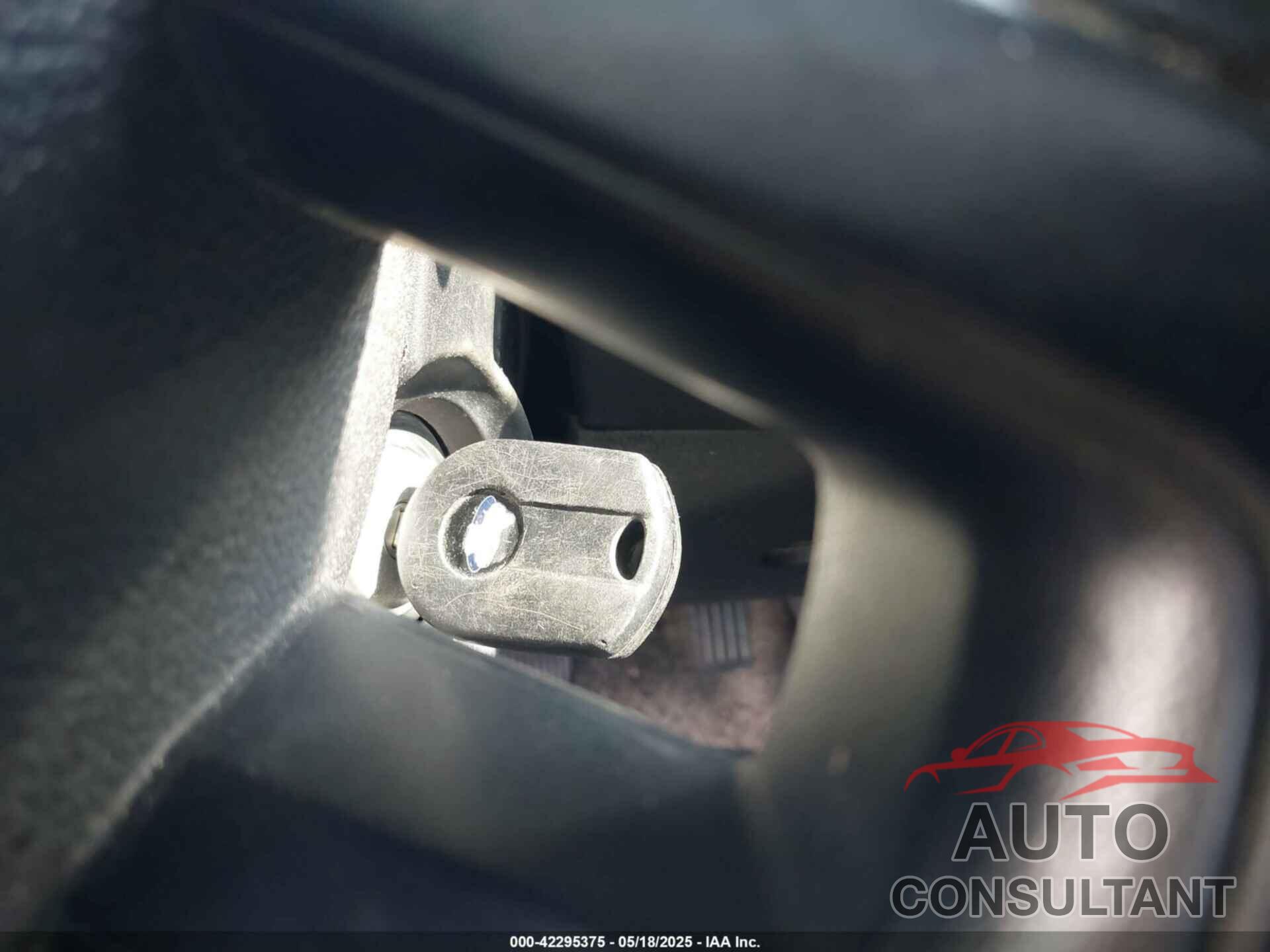 FORD FOCUS 2017 - 1FADP3F24HL332725