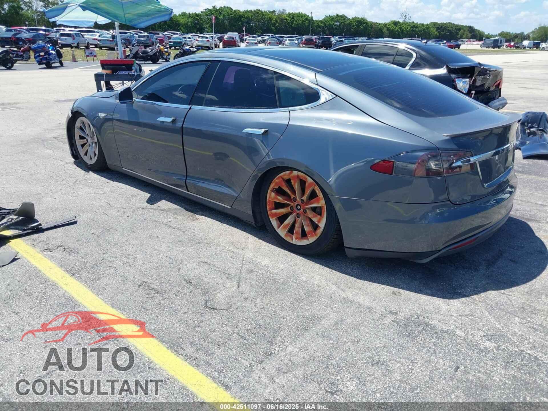 TESLA MODEL S 2013 - 5YJSA1DP9DFP06121