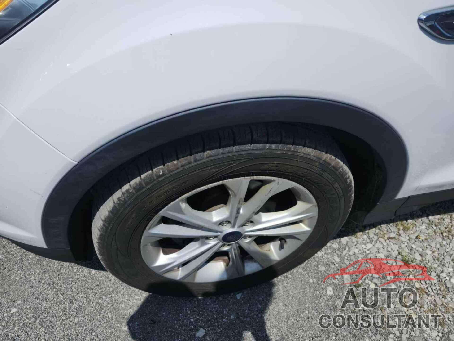 FORD ESCAPE 2019 - 1FMCU0GD8KUC07852