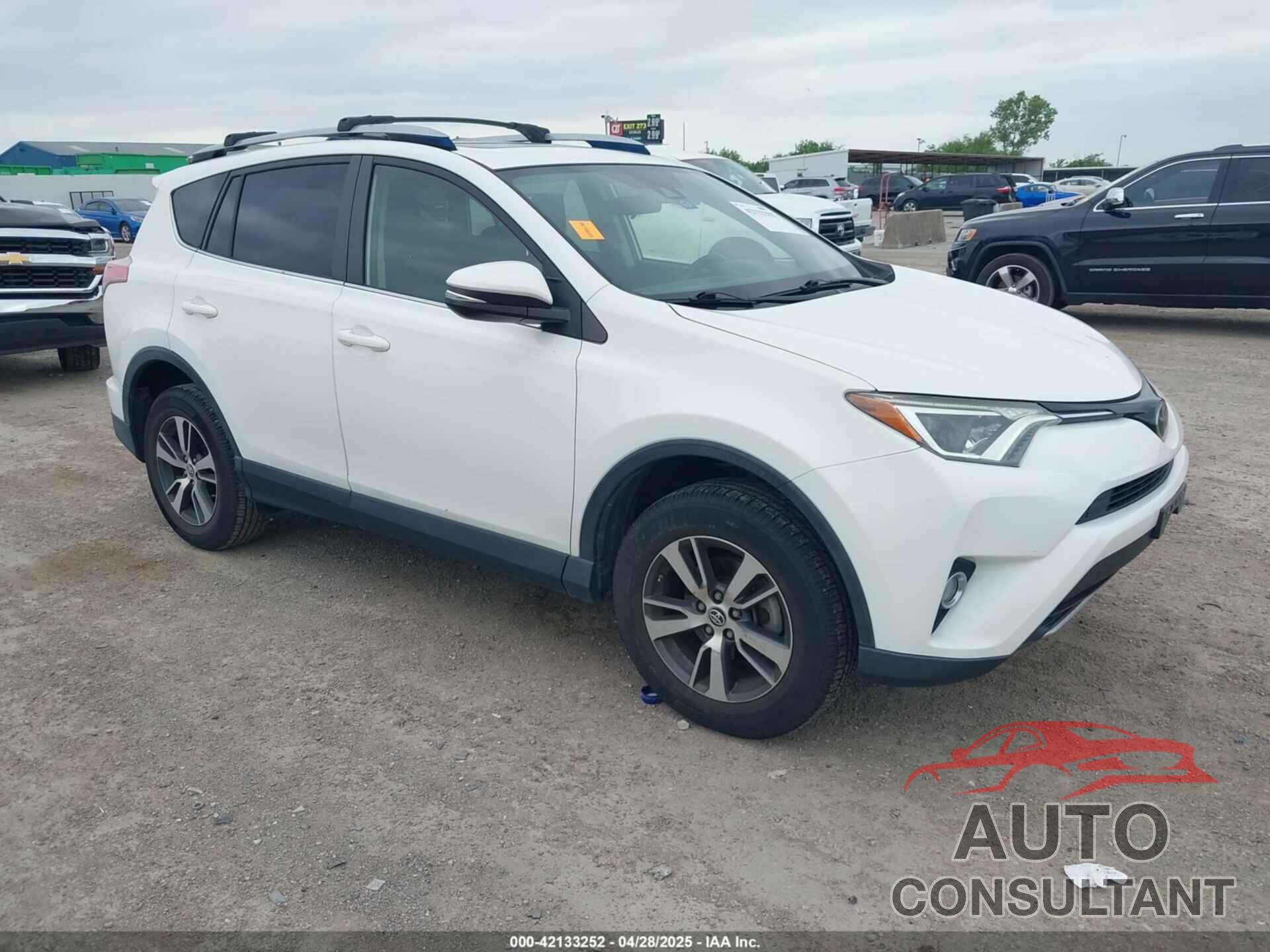 TOYOTA RAV4 2017 - JTMWFREV0HJ131565