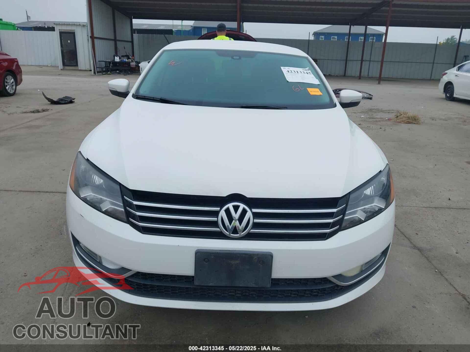 VOLKSWAGEN PASSAT 2015 - 1VWAT7A33FC093663