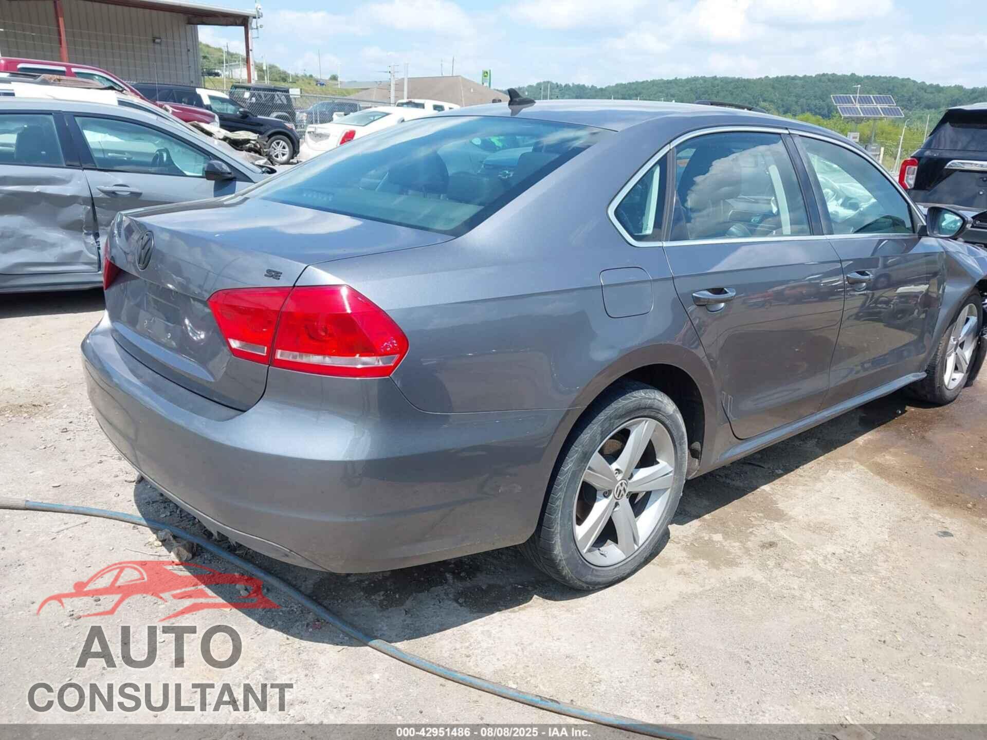 VOLKSWAGEN PASSAT 2012 - 1VWBP7A35CC011663