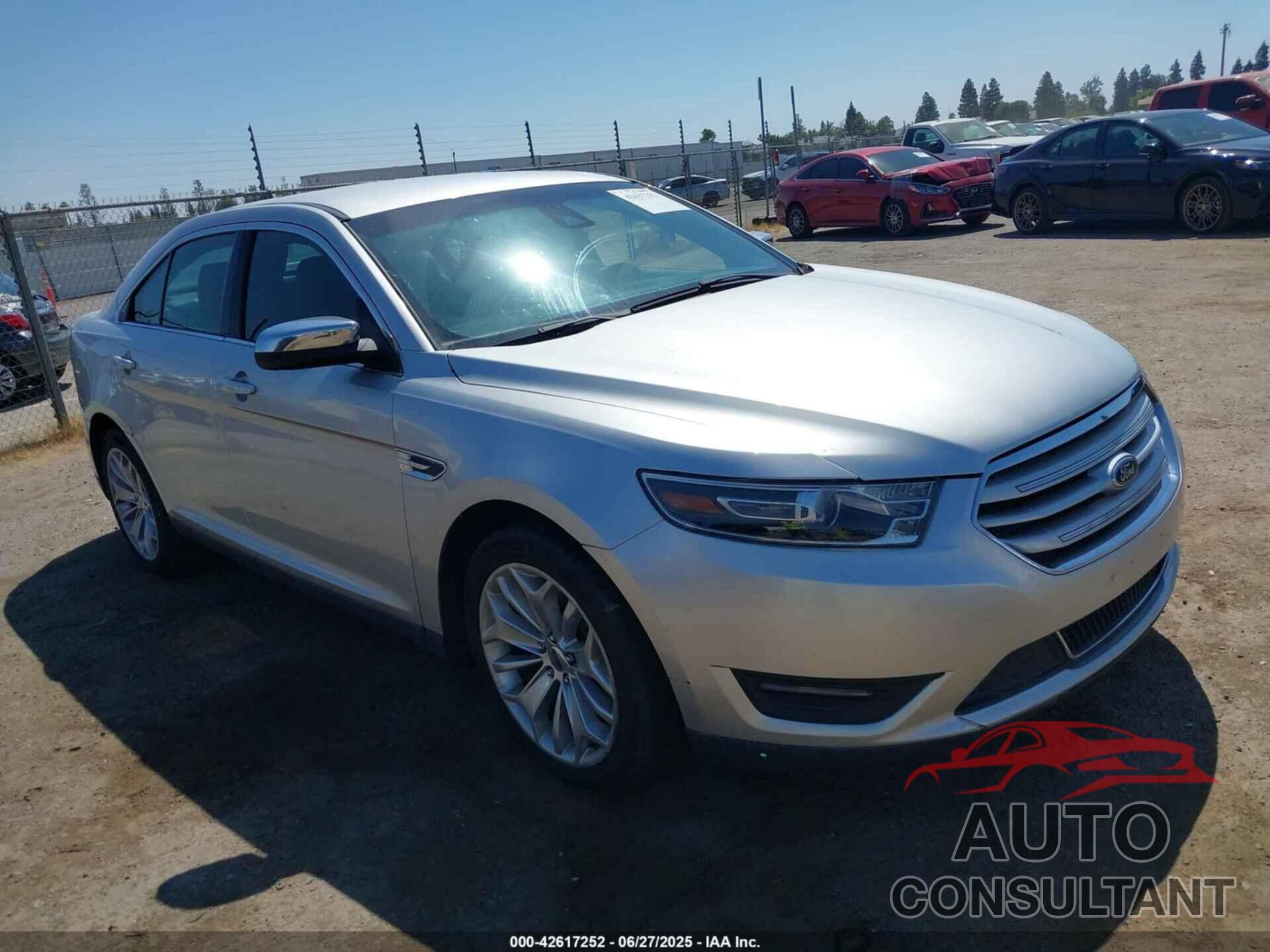 FORD TAURUS 2018 - 1FAHP2F80JG109449