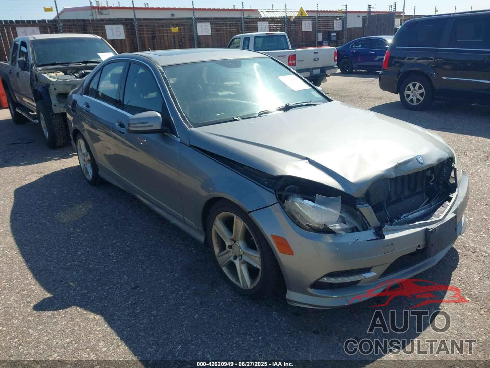 MERCEDES-BENZ C 300 2011 - WDDGF8BB8BR156320