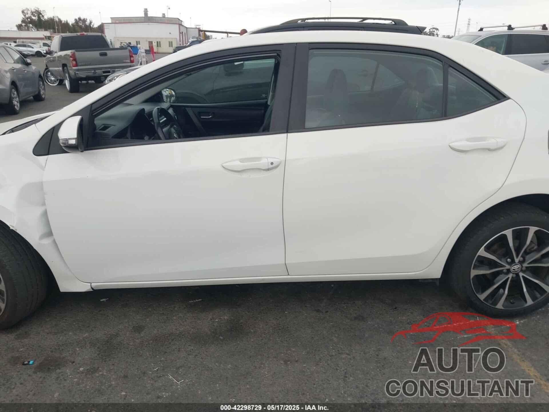 TOYOTA COROLLA 2018 - 5YFBURHEXJP817498
