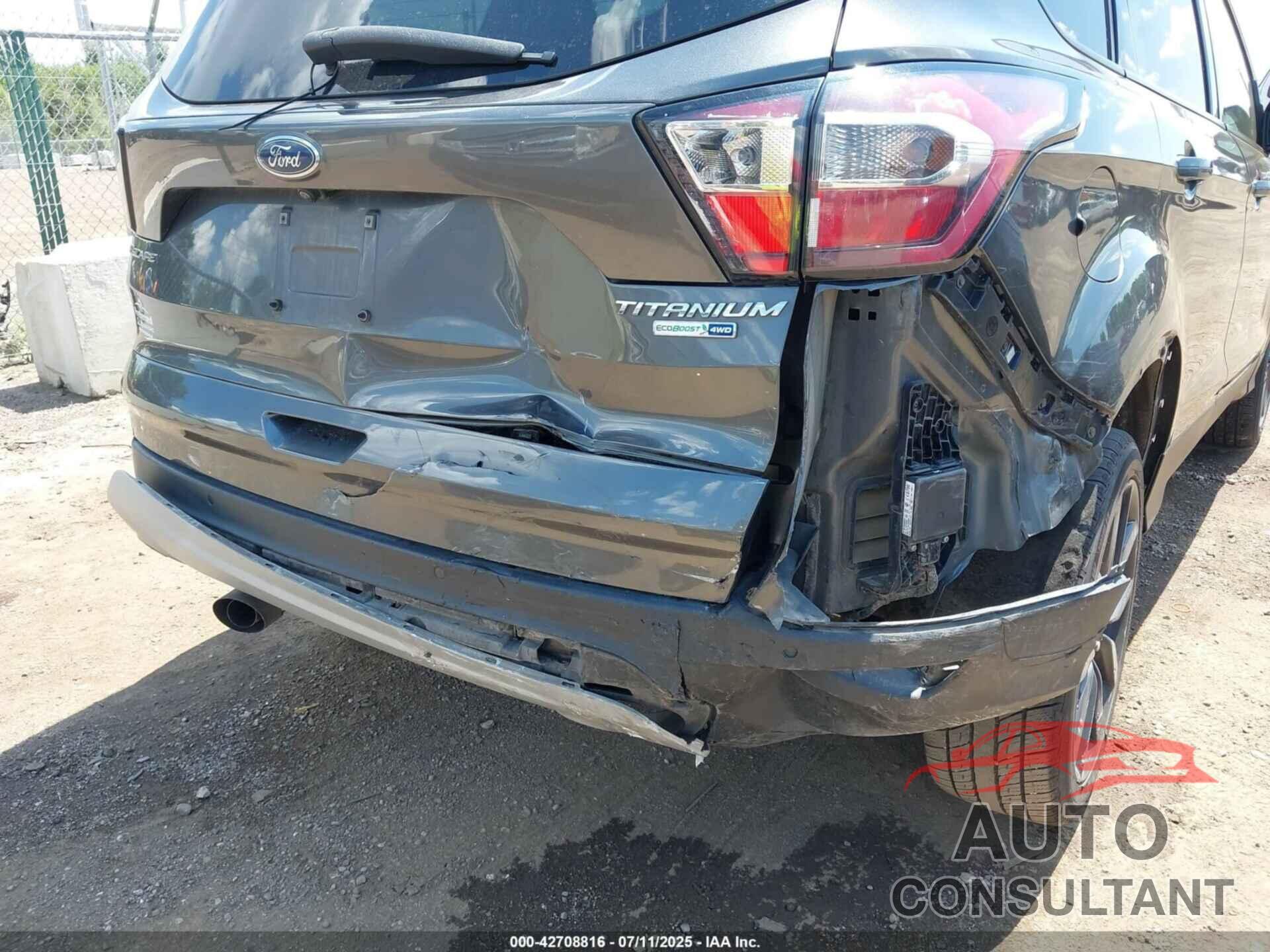 FORD ESCAPE 2017 - 1FMCU0GD8HUC09318
