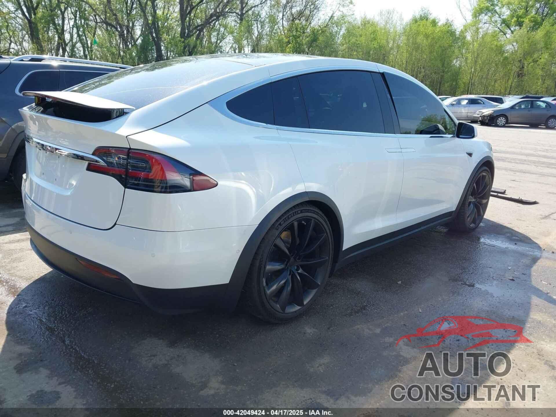 TESLA MODEL X 2019 - 5YJXCBE27KF150381