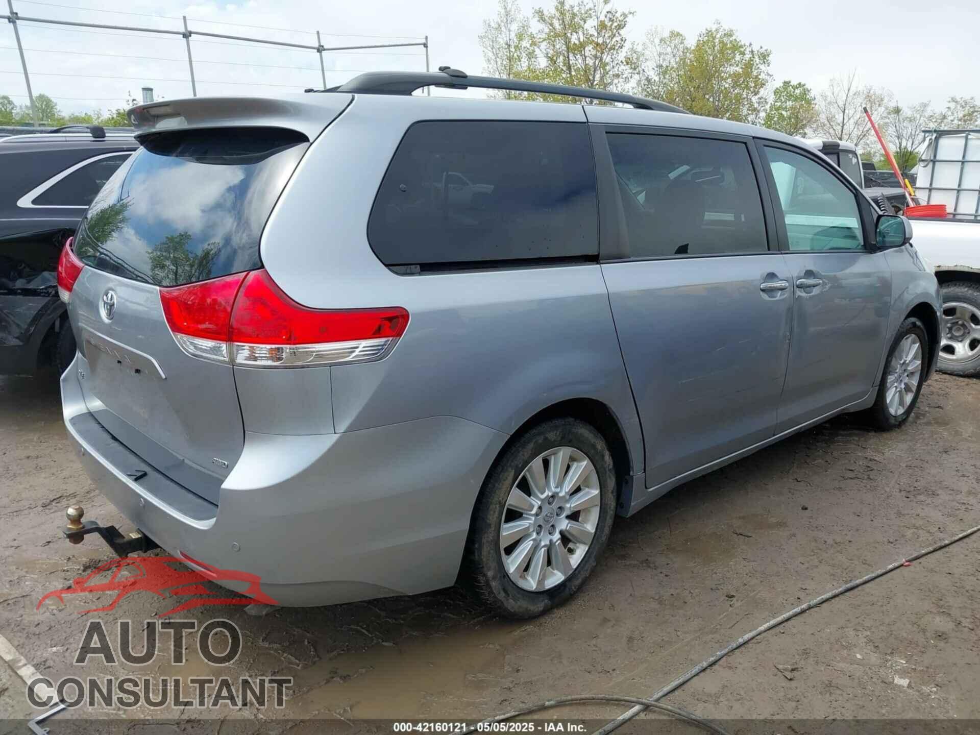 TOYOTA SIENNA 2013 - 5TDDK3DC8DS059592