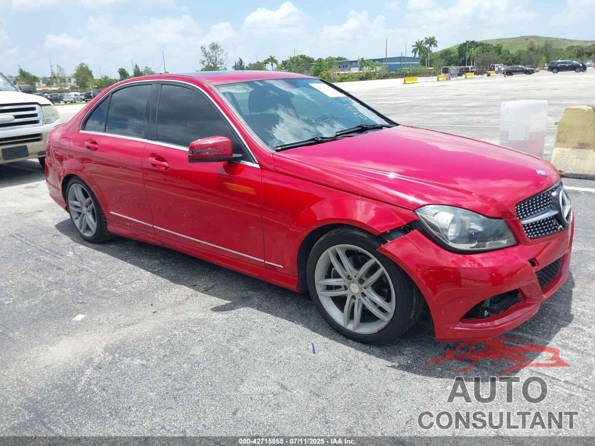 MERCEDES-BENZ C 300 2012 - WDDGF8BB1CR204306