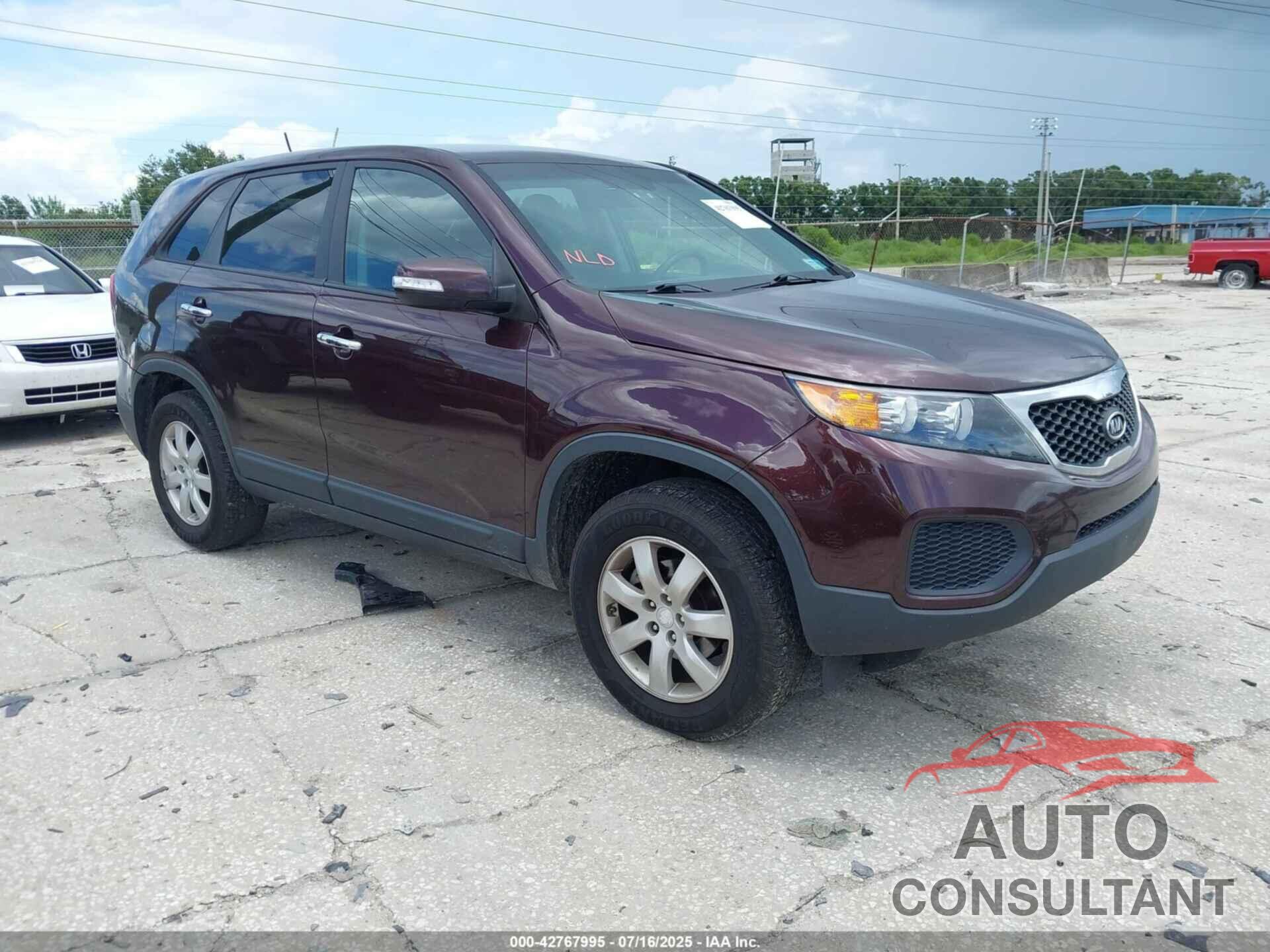 KIA SORENTO 2011 - 5XYKT3A11BG053473