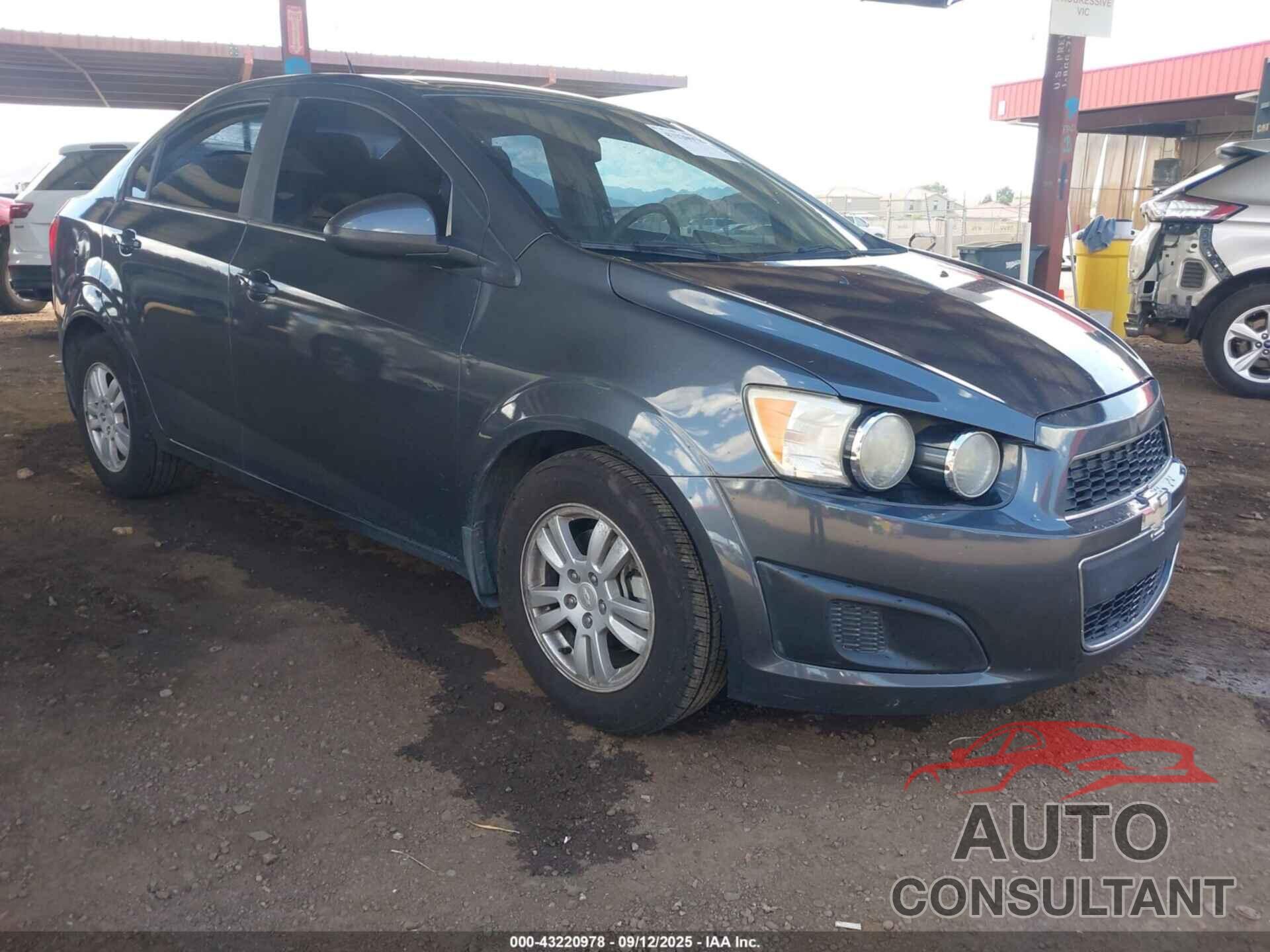 CHEVROLET SONIC 2013 - 1G1JC5SB2D4163277