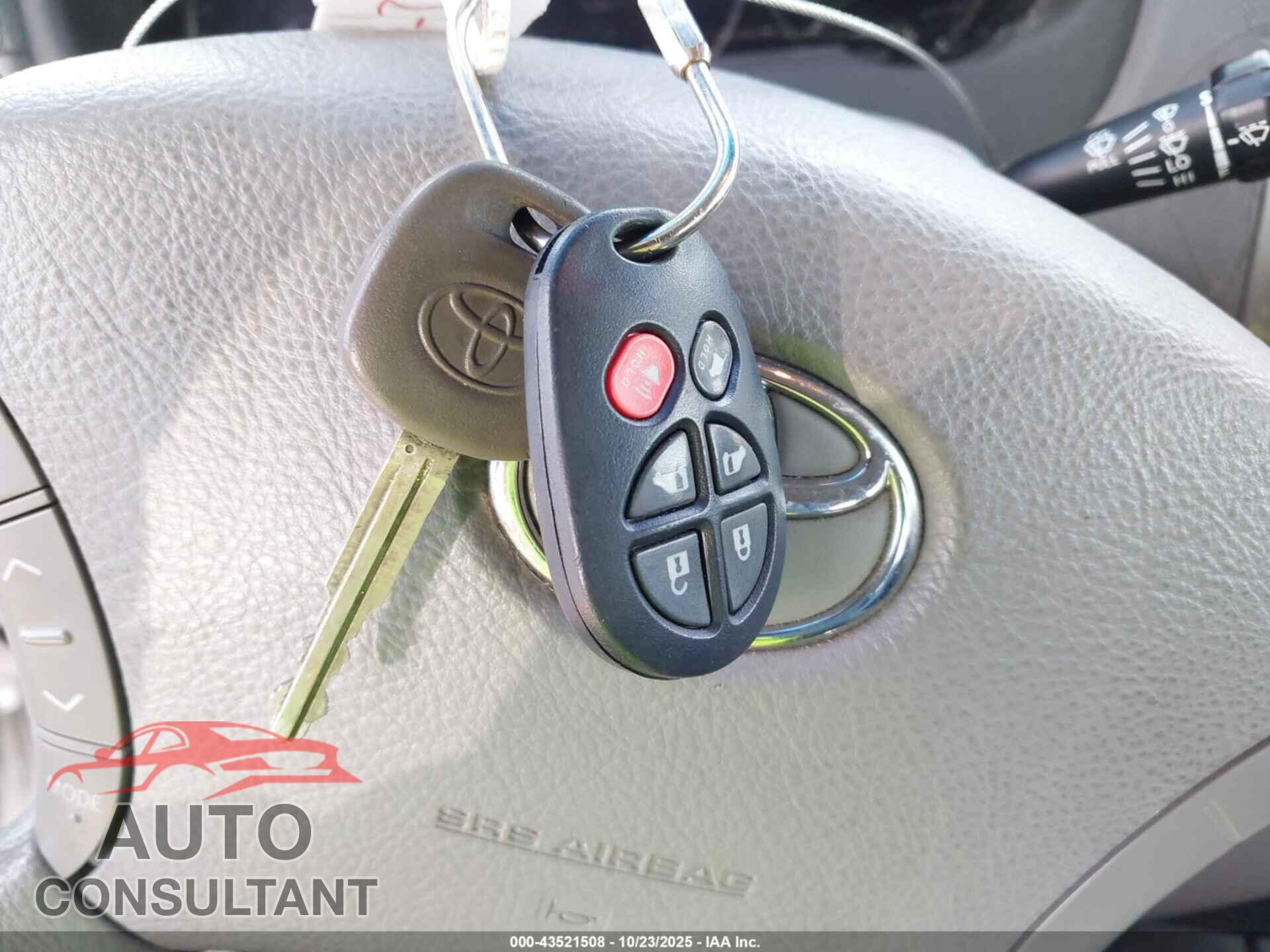 TOYOTA SIENNA 2010 - 5TDKK4CC9AS333473