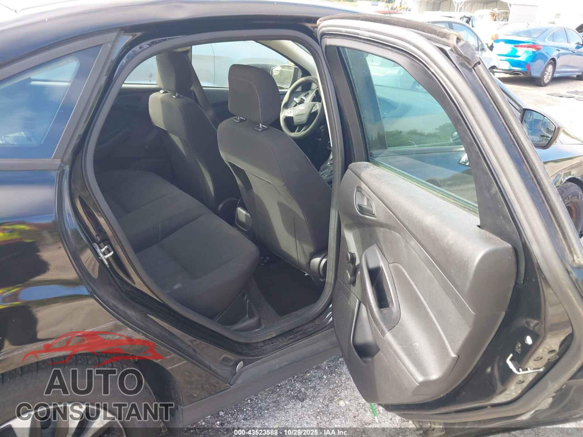 FORD FOCUS 2017 - 1FADP3E20HL316989