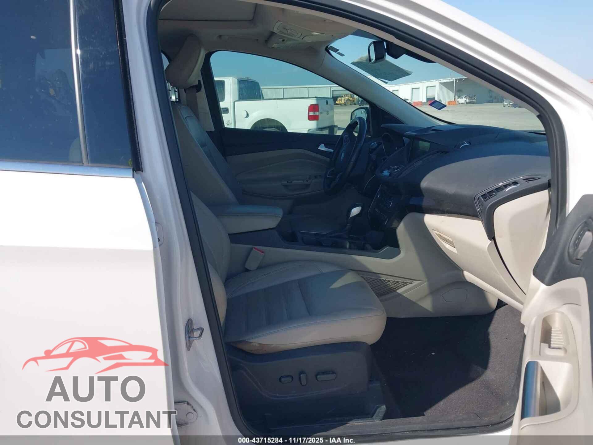 FORD ESCAPE 2018 - 1FMCU0J96JUC05634