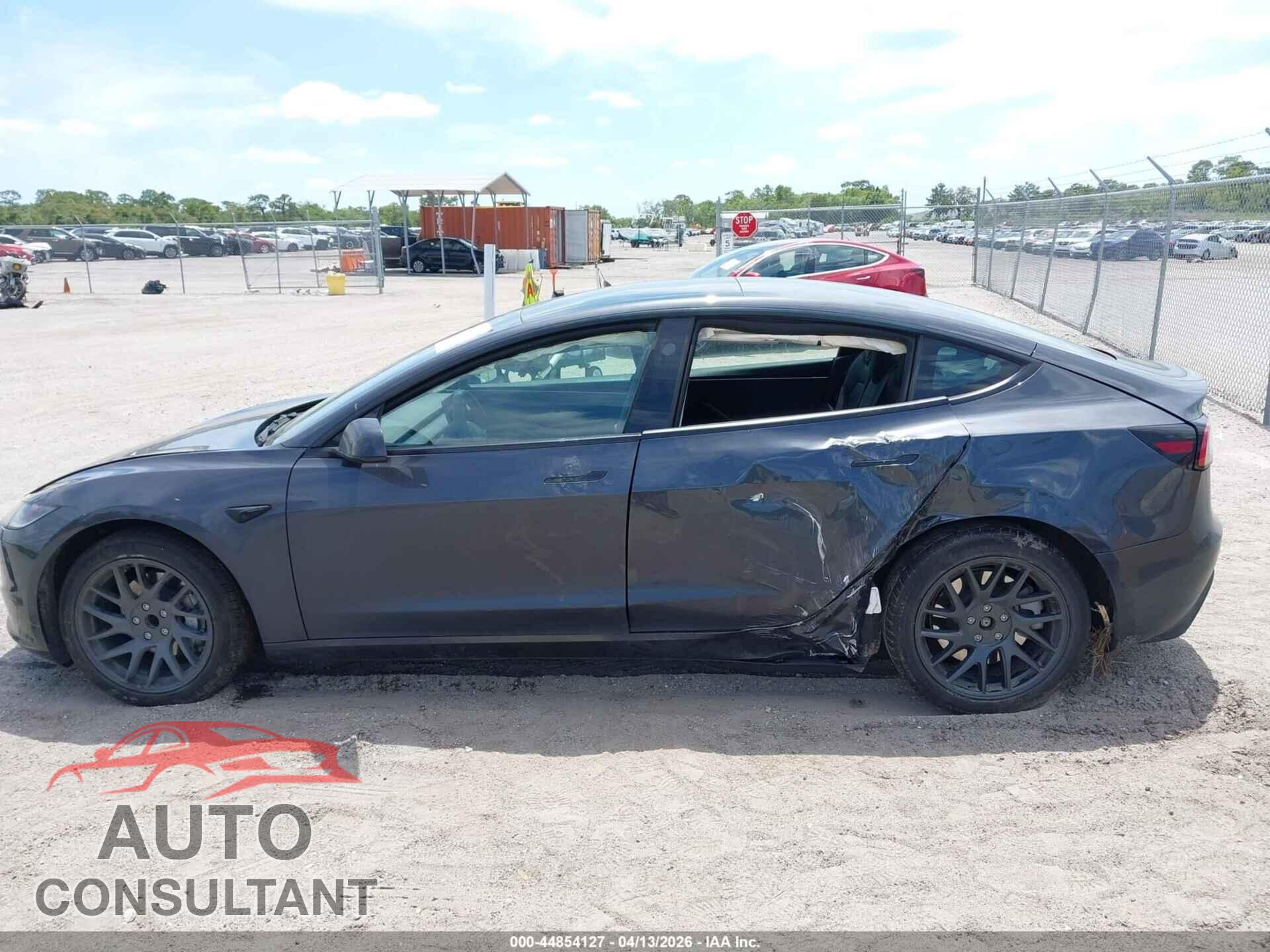TESLA MODEL 3 2024 - 5YJ3E1EA3RF844263