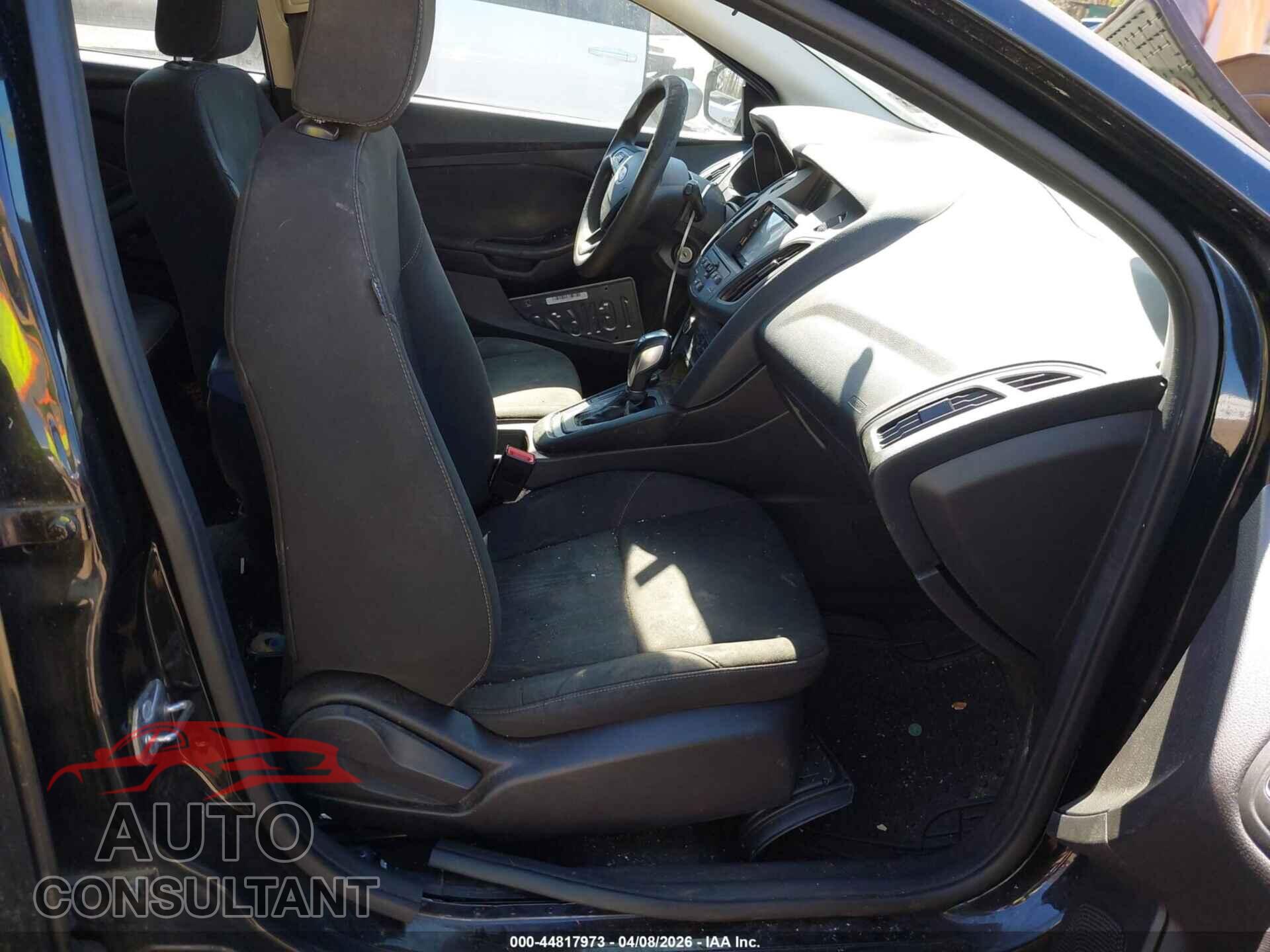 FORD FOCUS 2015 - 1FADP3K25FL230658