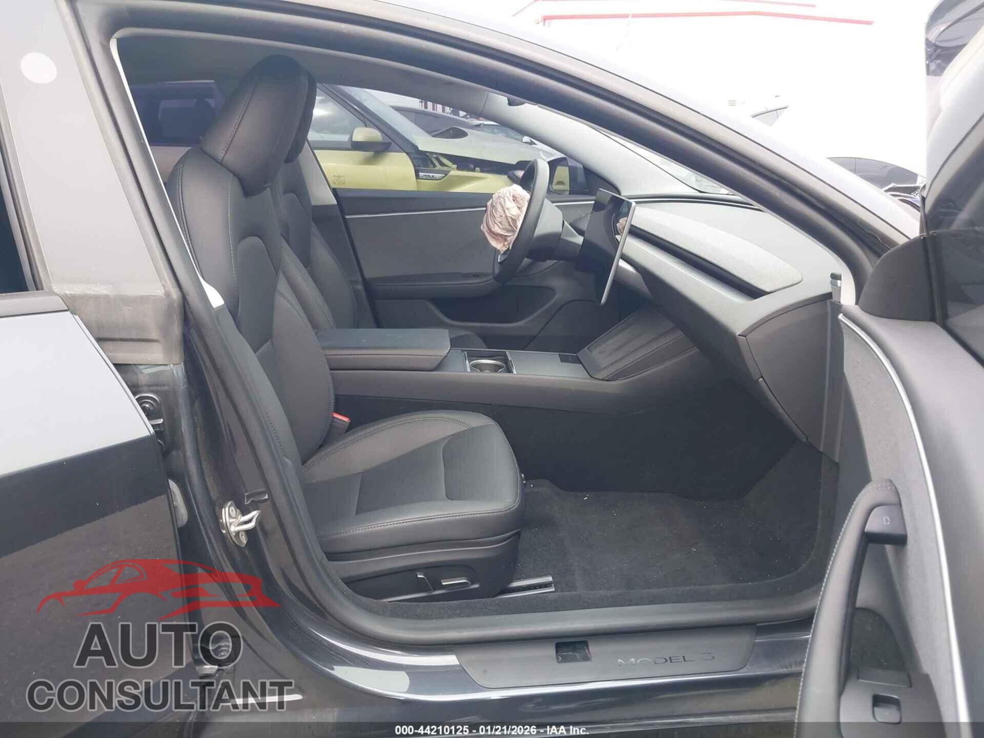 TESLA MODEL 3 2024 - 5YJ3E1EA0RF747862