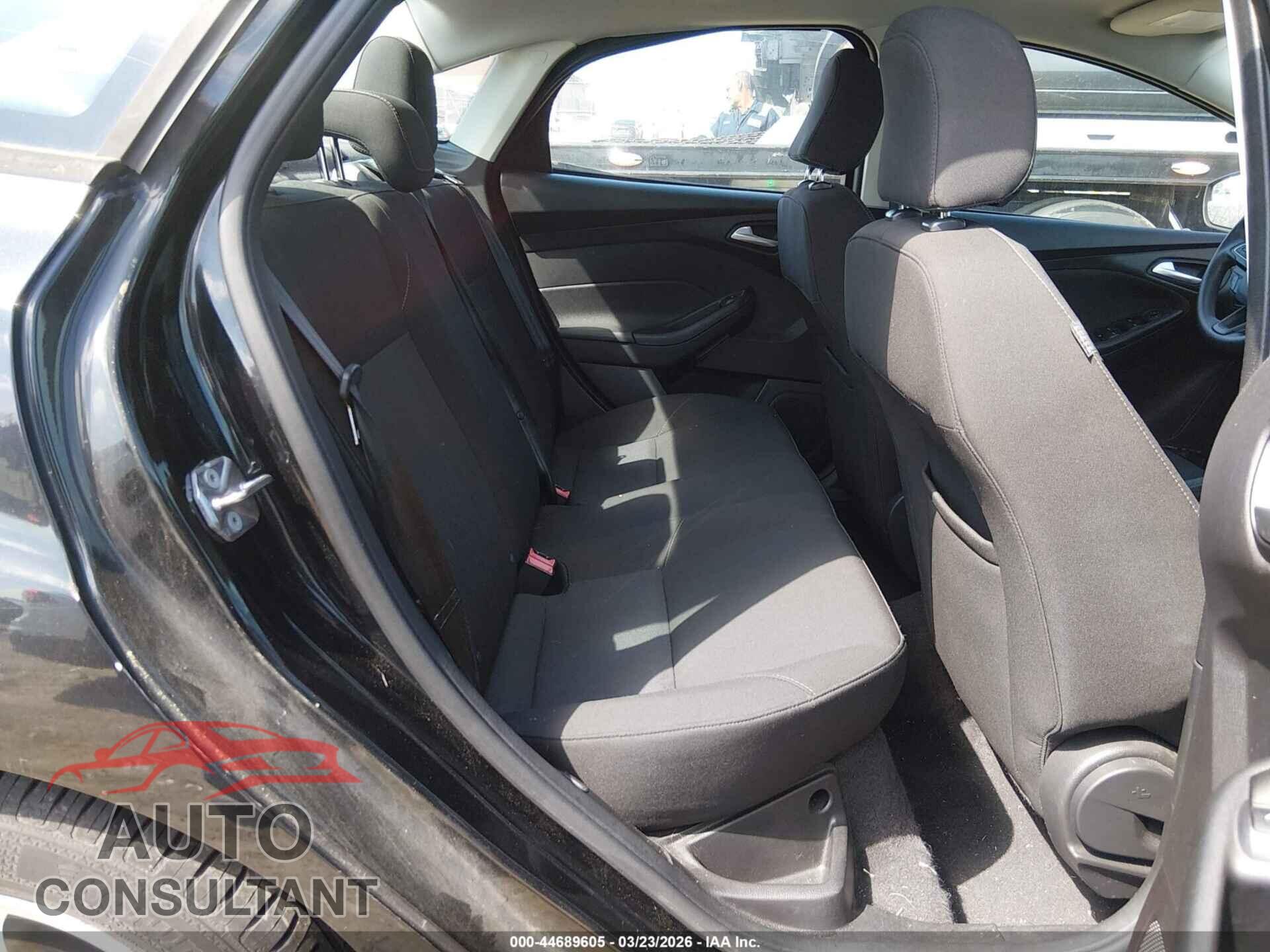 FORD FOCUS 2015 - 1FADP3F24FL251897