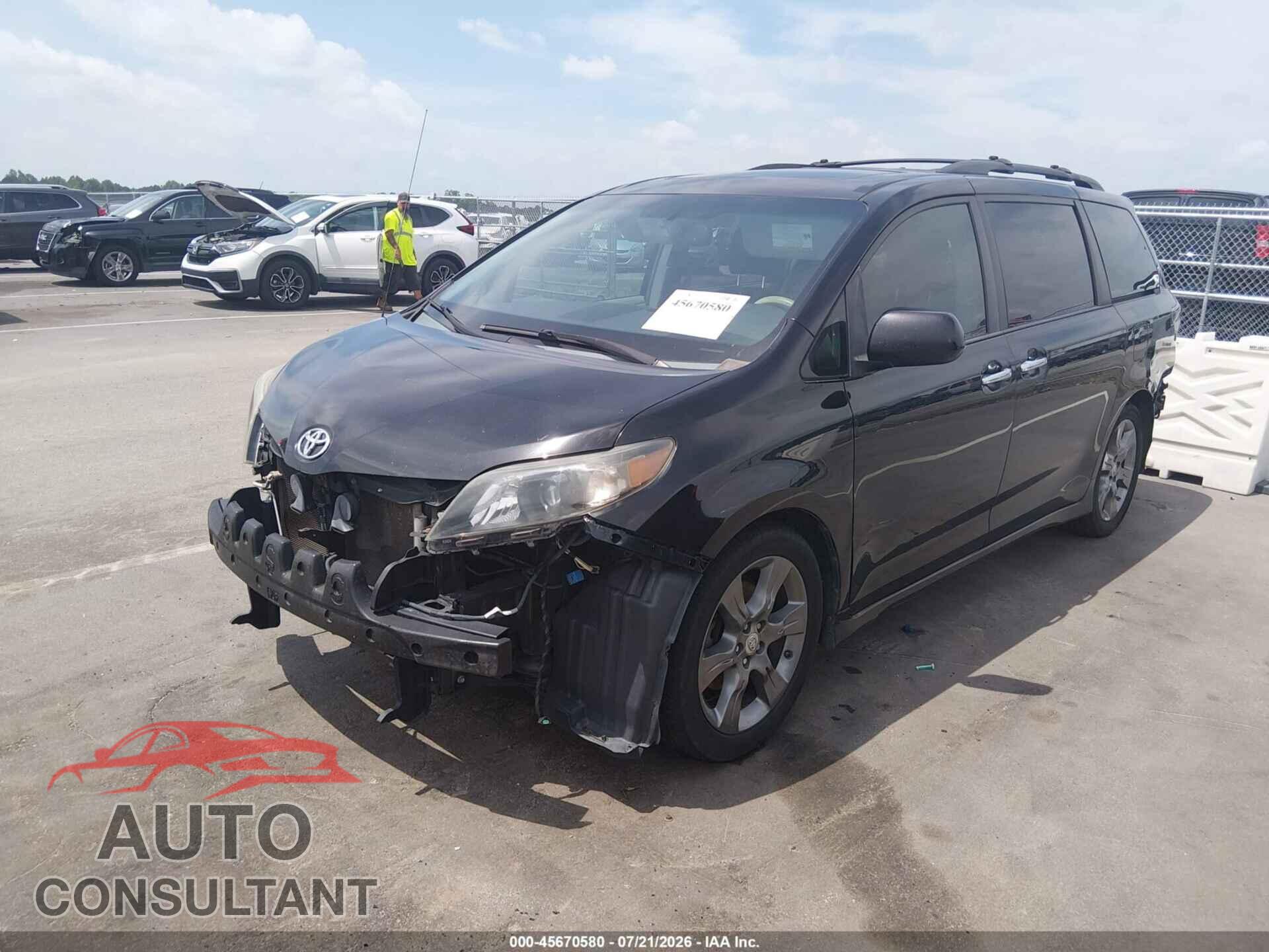 TOYOTA SIENNA 2013 - 5TDXK3DC8DS348520