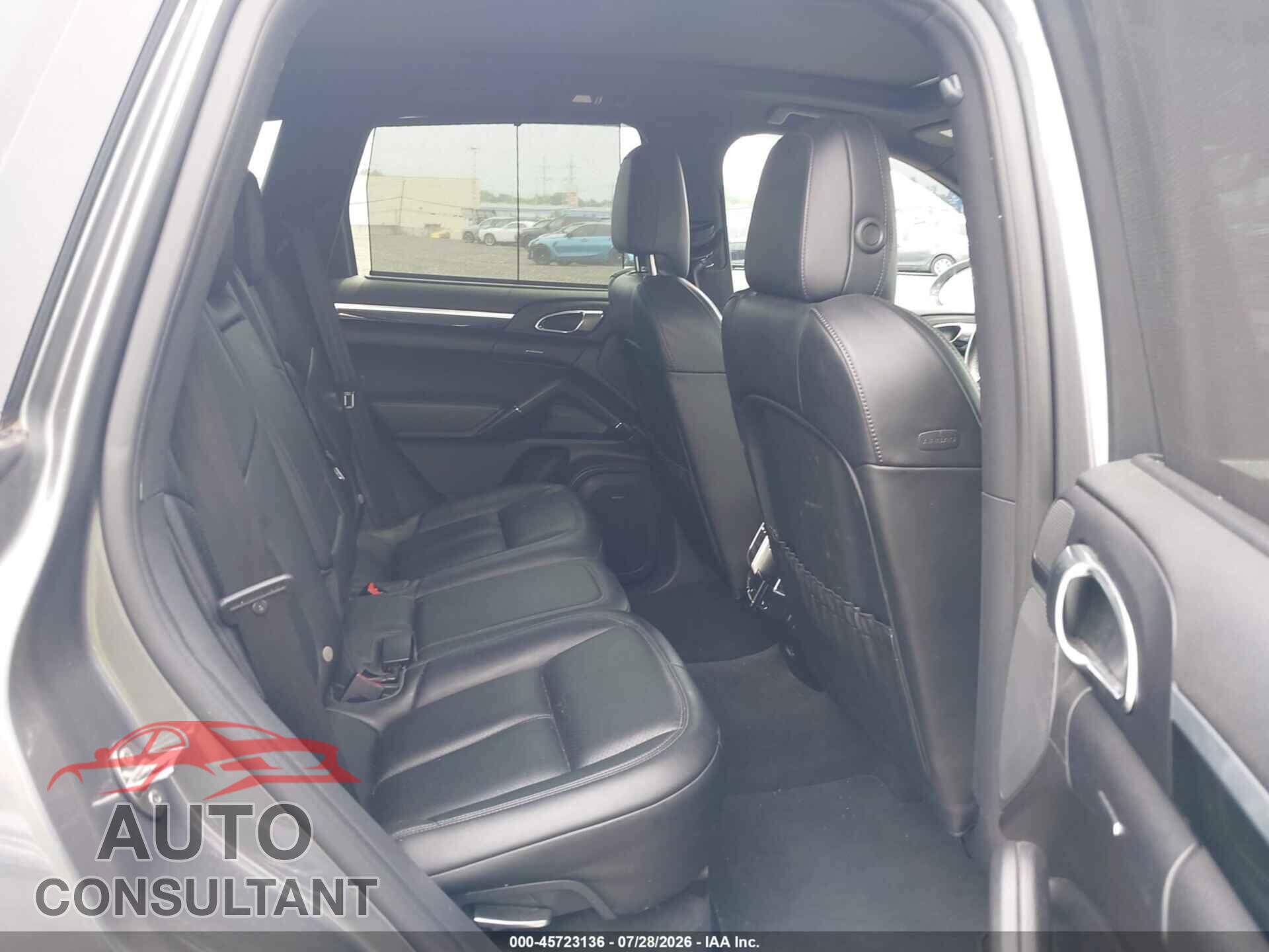 PORSCHE CAYENNE 2017 - WP1AB2A29HLA50205