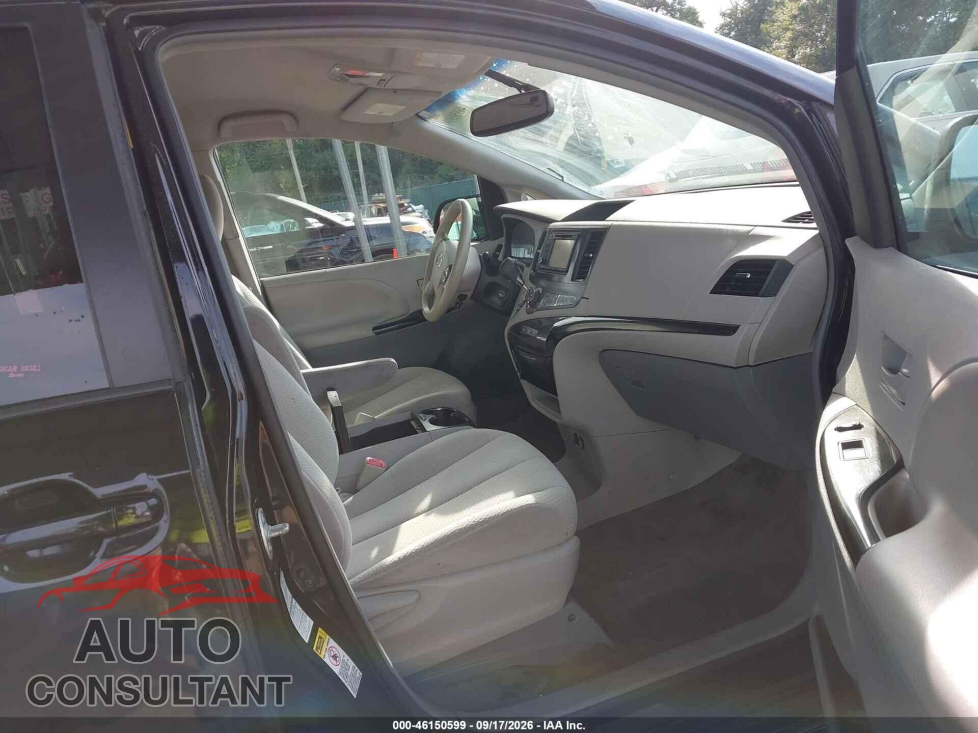 TOYOTA SIENNA 2013 - 5TDJK3DC8DS070482