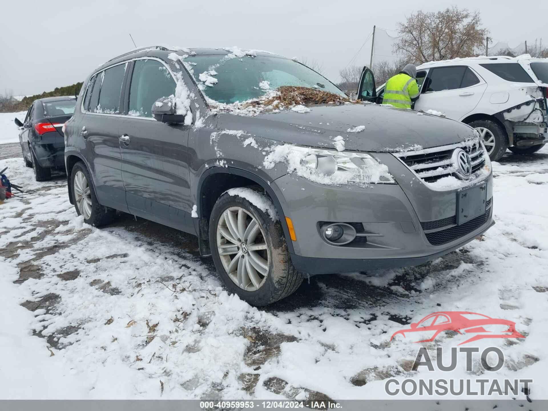 VOLKSWAGEN TIGUAN 2011 - WVGBV7AX8BW560522