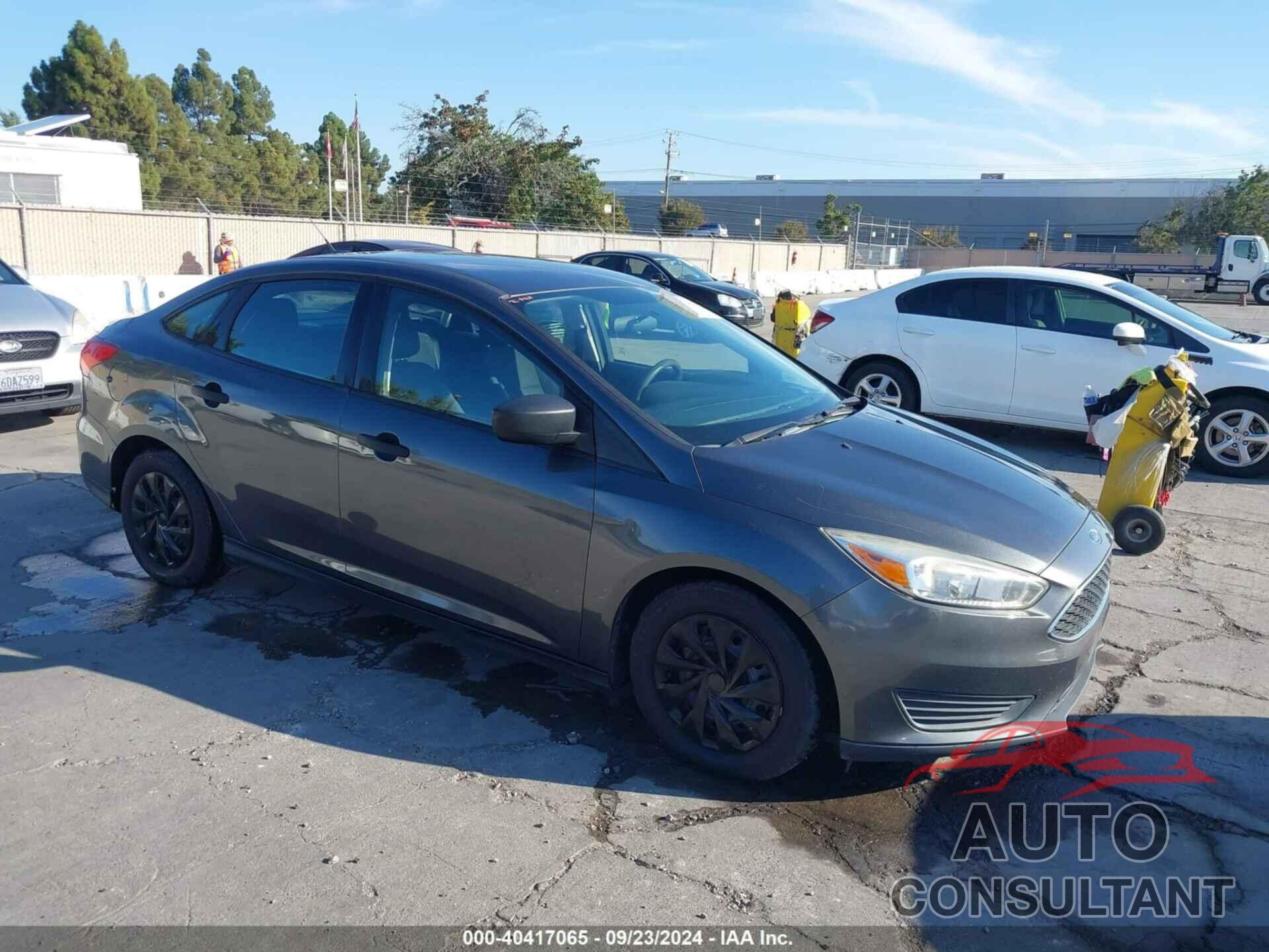 FORD FOCUS 2017 - 1FADP3E23HL325394