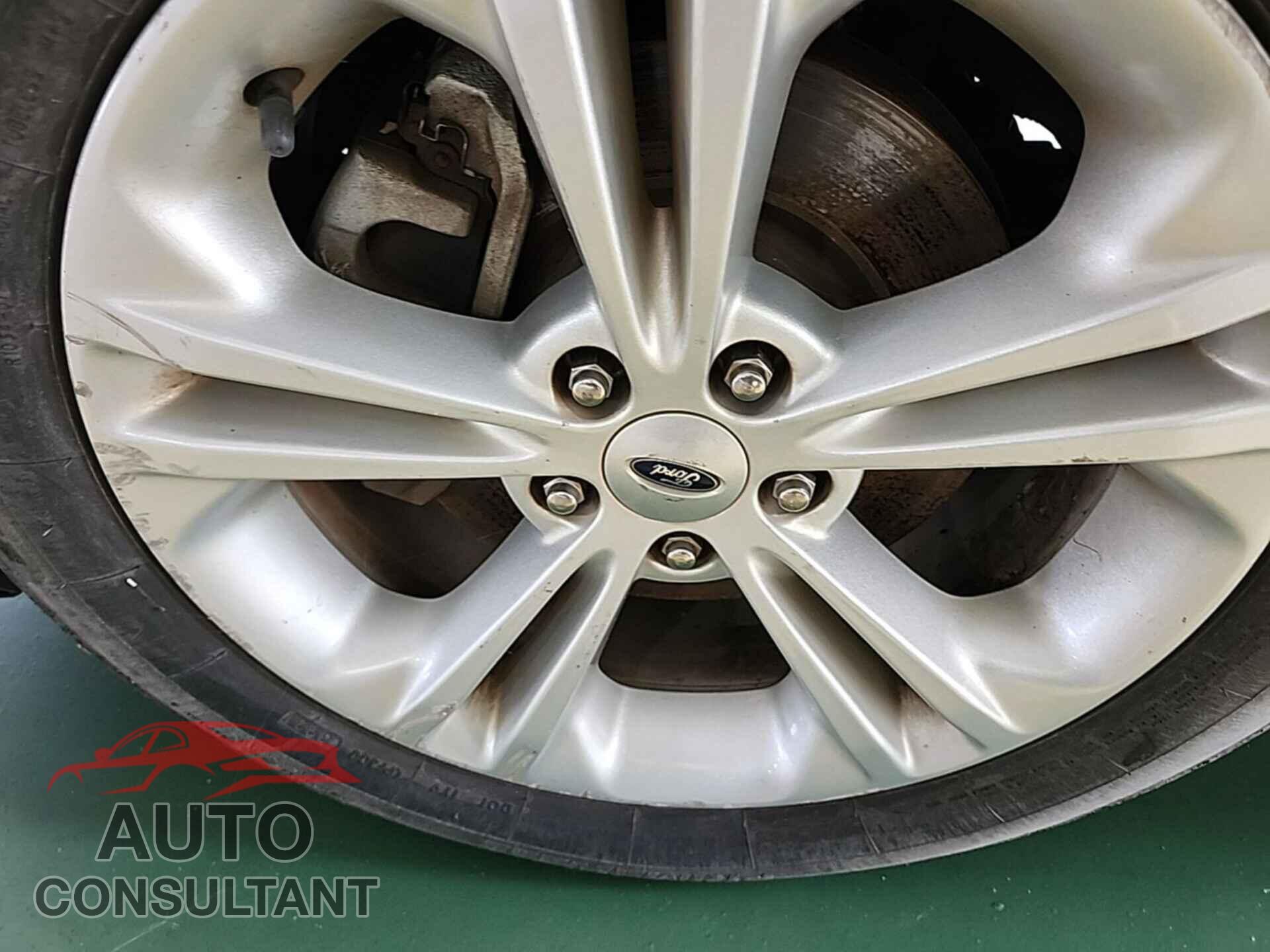 FORD TAURUS 2017 - 1FAHP2E80HG113710