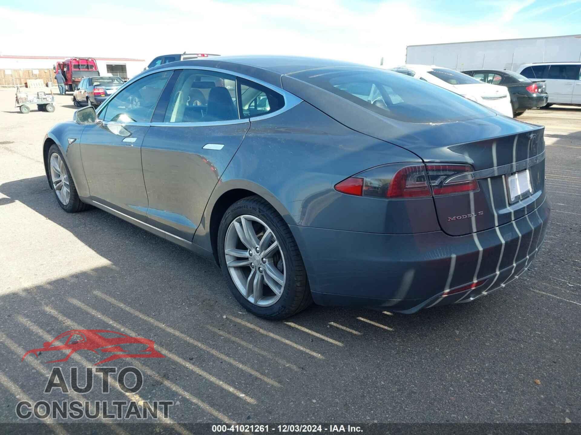 TESLA MODEL S 2013 - 5YJSA1CG9DFP27522