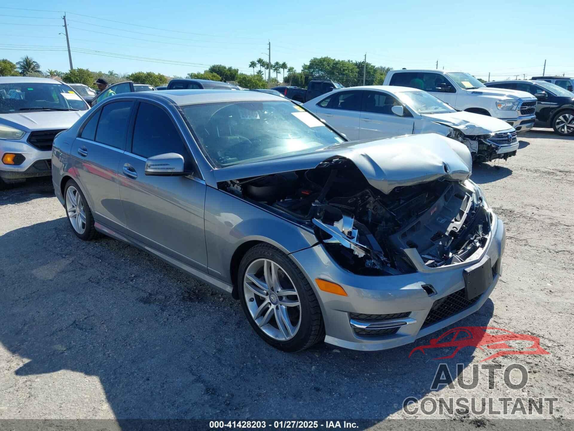 MERCEDES-BENZ C 250 2013 - WDDGF4HBXDR289339