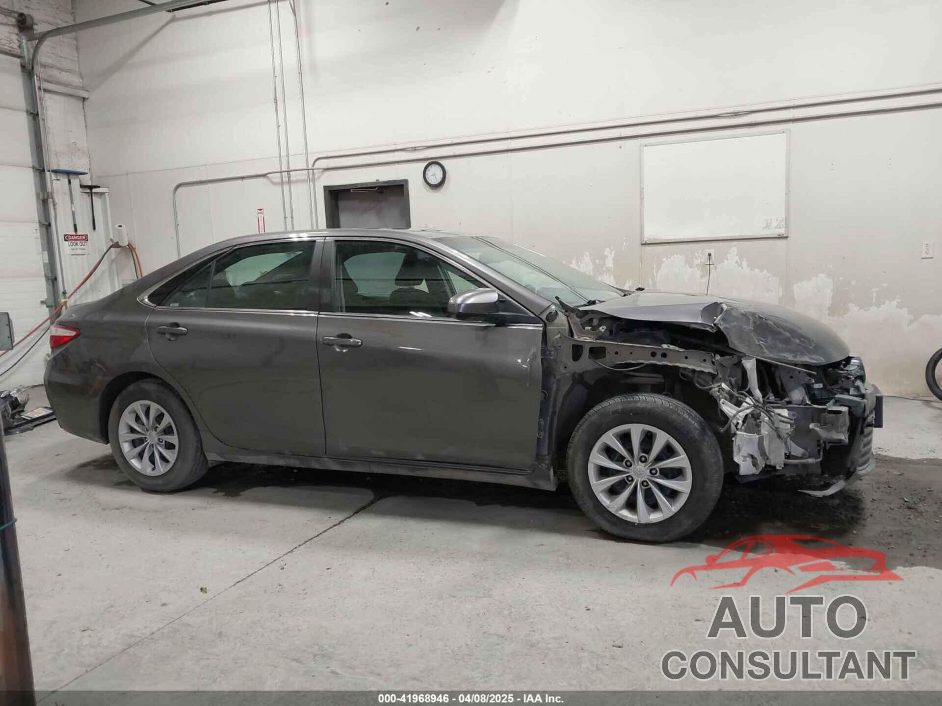 TOYOTA CAMRY 2016 - 4T4BF1FK7GR573522
