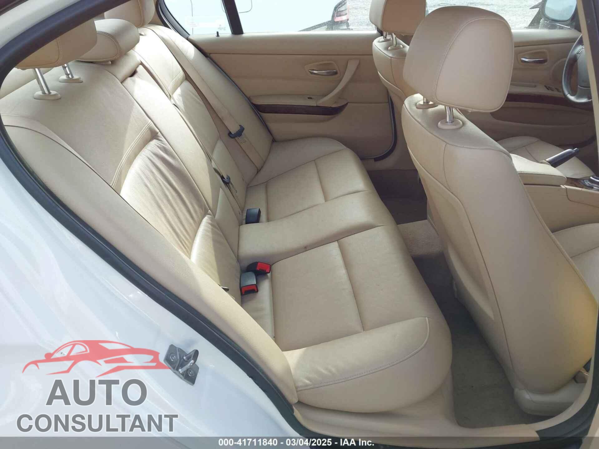 BMW 328I 2011 - WBAPH7G56BNM57626