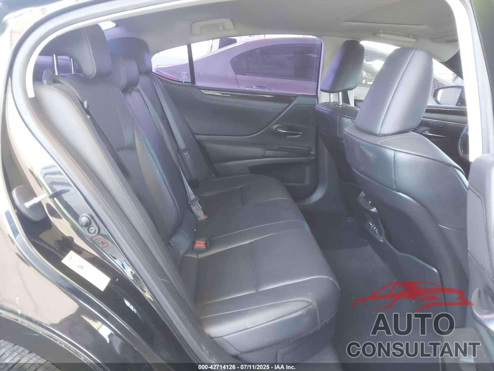 LEXUS ES 300H 2019 - JTHB21B13K2043784