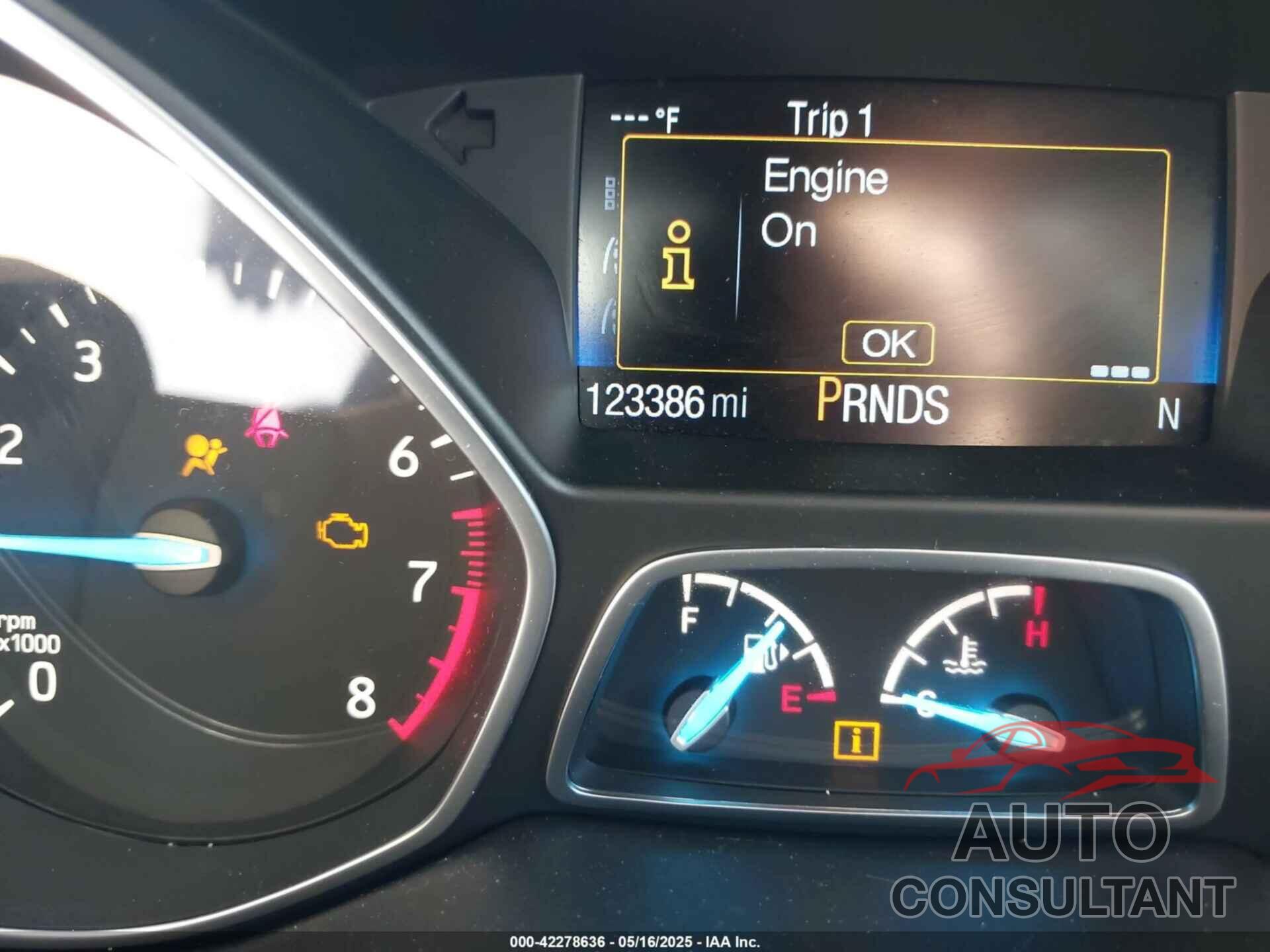 FORD ESCAPE 2017 - 1FMCU0J93HUA48123